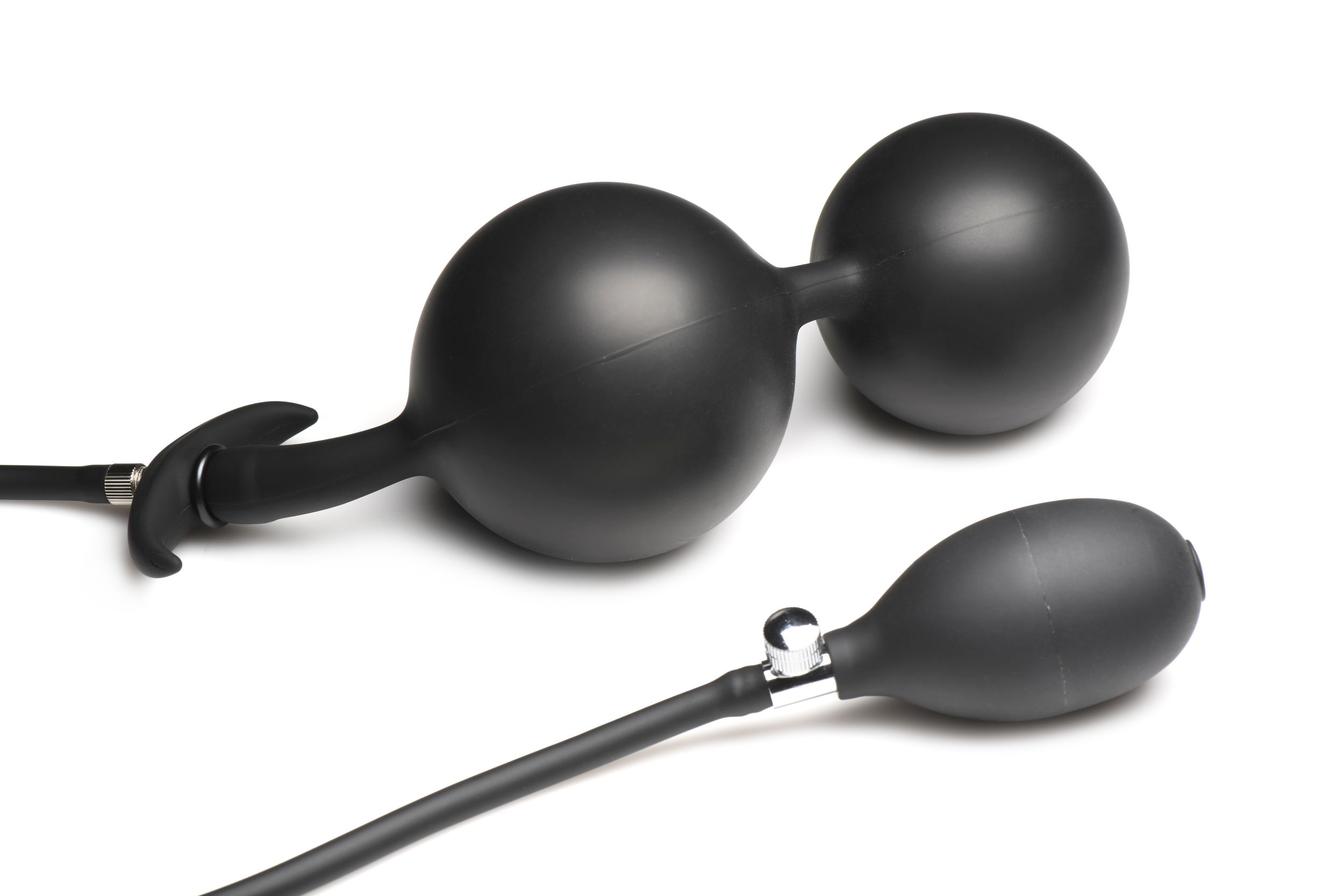 Schwarzes Analsexspielzeug. Zwei Kugeln und ein Ballon mit einem Schlauch.