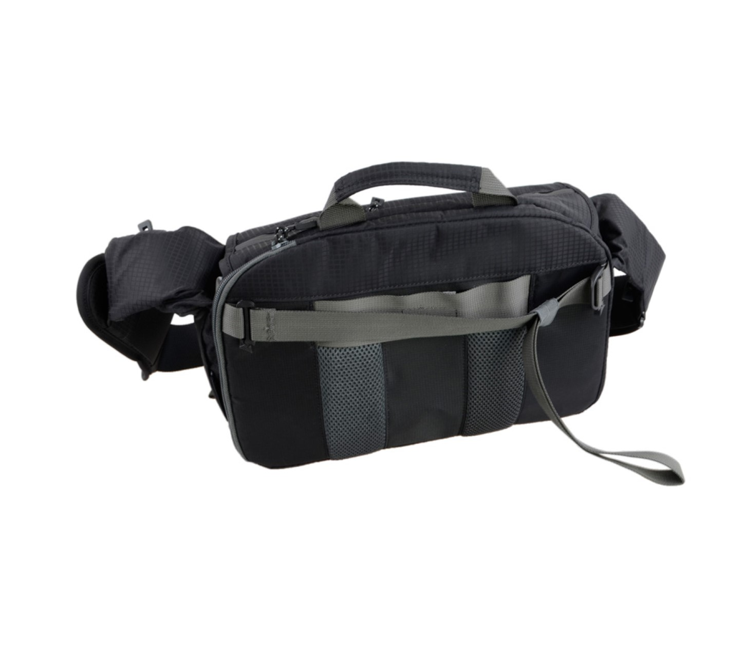 Schwarze Bauchtasche mit grauem Netz und Riemen, auf weißem Hintergrund. Griff und Reißverschluss sichtbar.
