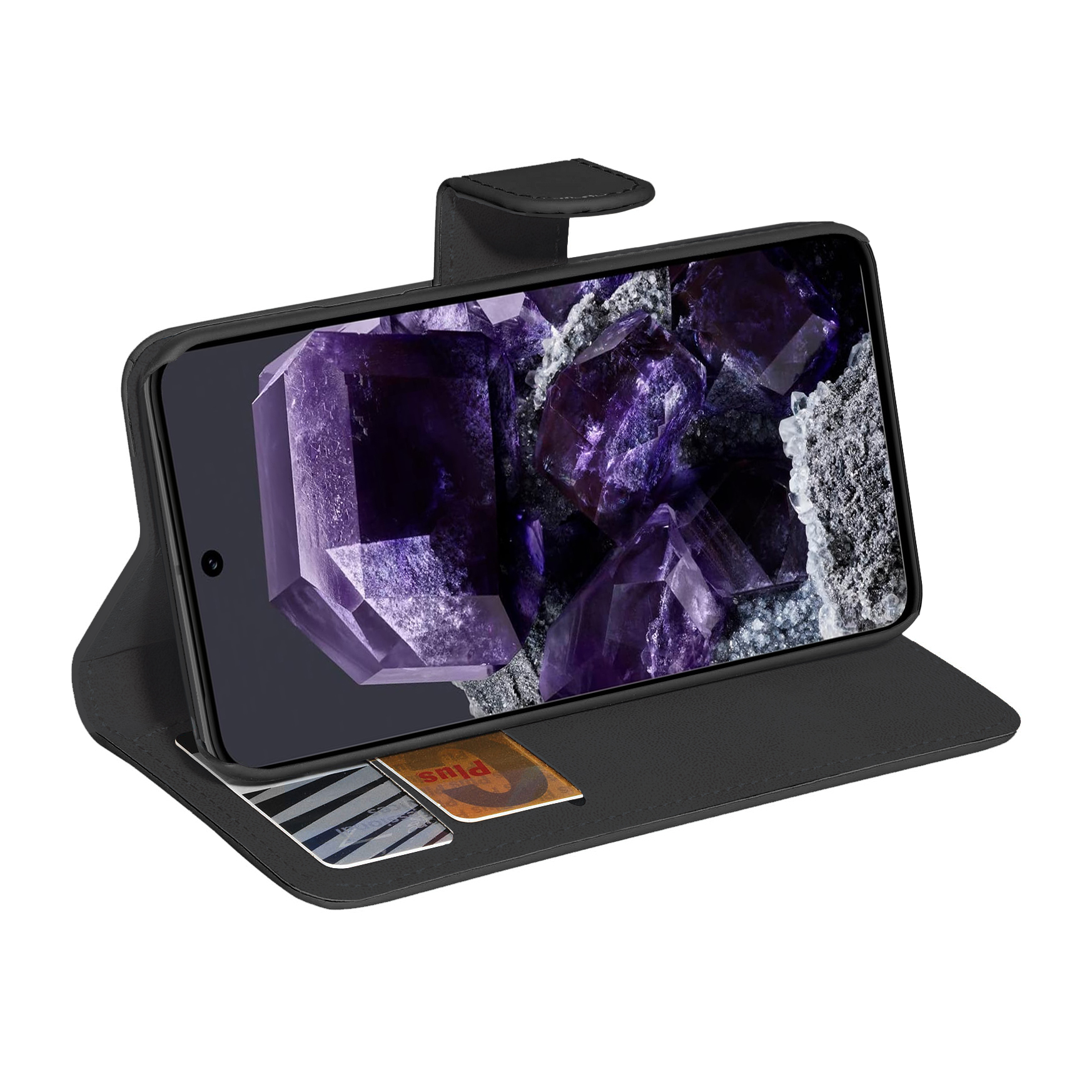 Schwarzes Telefon in einer schwarzen Geldbörsenhülle, das ein violettes Edelsteinbild auf dem Bildschirm zeigt. Karten sind in Schlitzen.