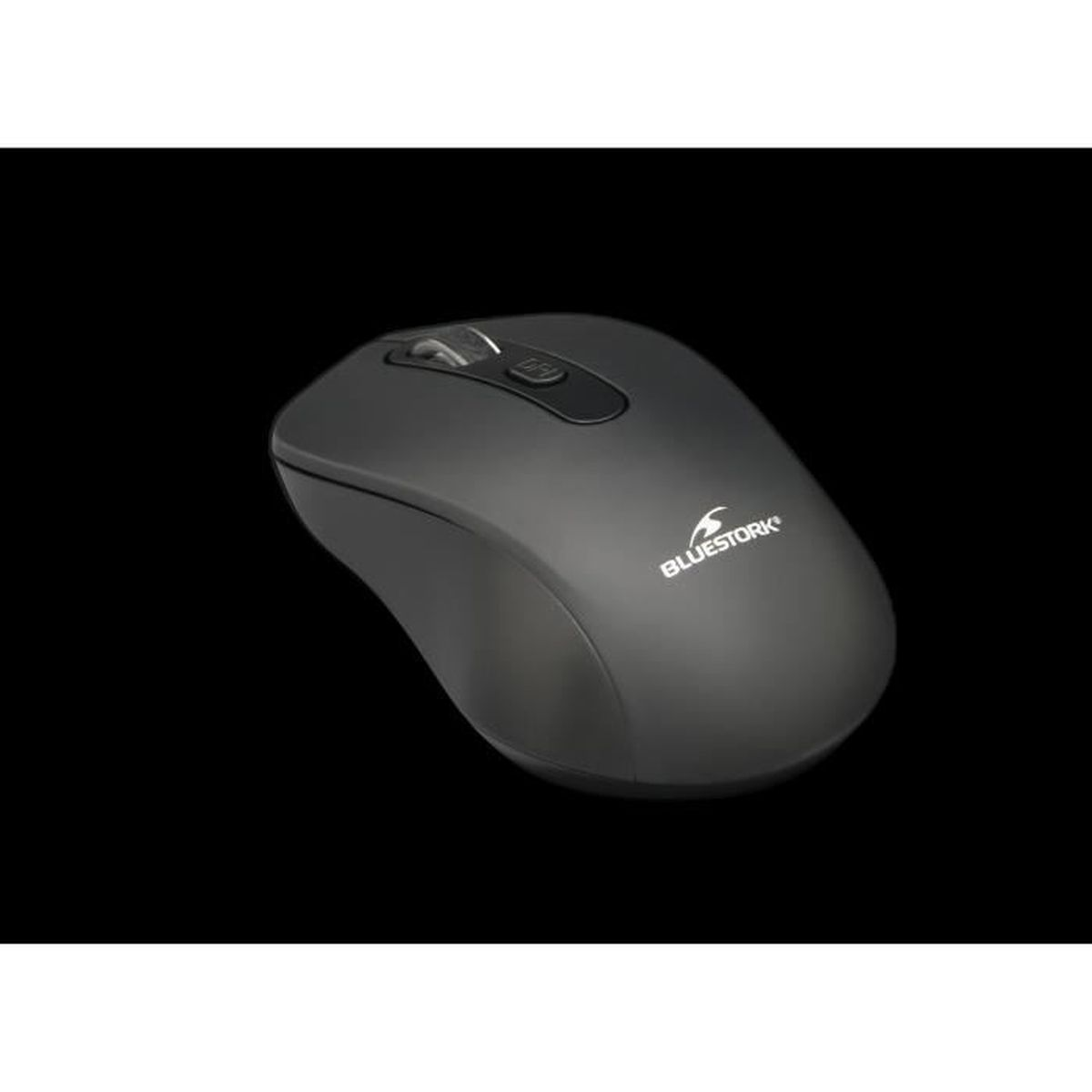 Mouse wireless nero con logo 'Bluestork' su sfondo nero, vista dall'alto.