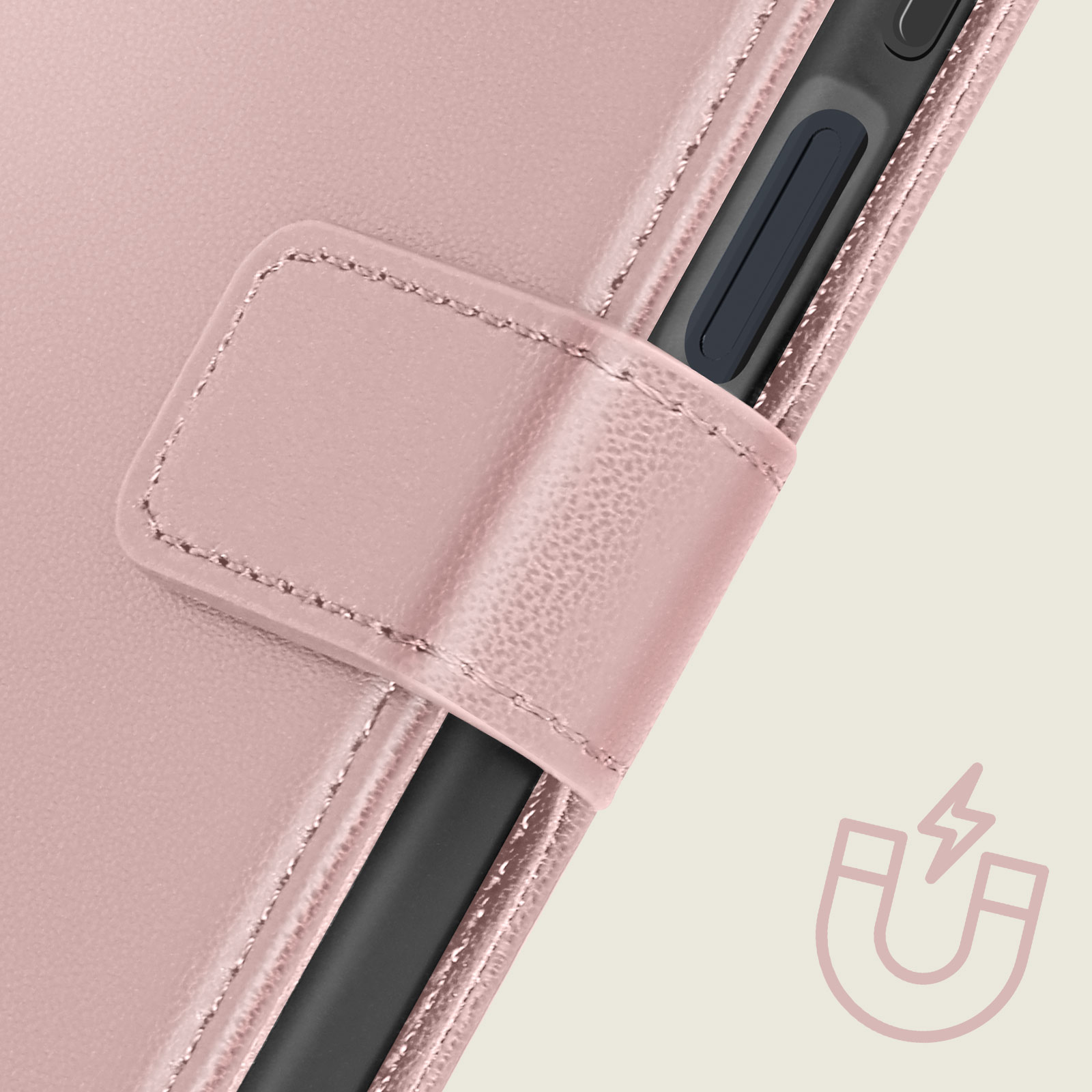 Nahaufnahme einer rosa Handyhülle mit Magnetverschluss. Ein Magnetsymbol befindet sich in der Nähe. Das Telefon ist innen.