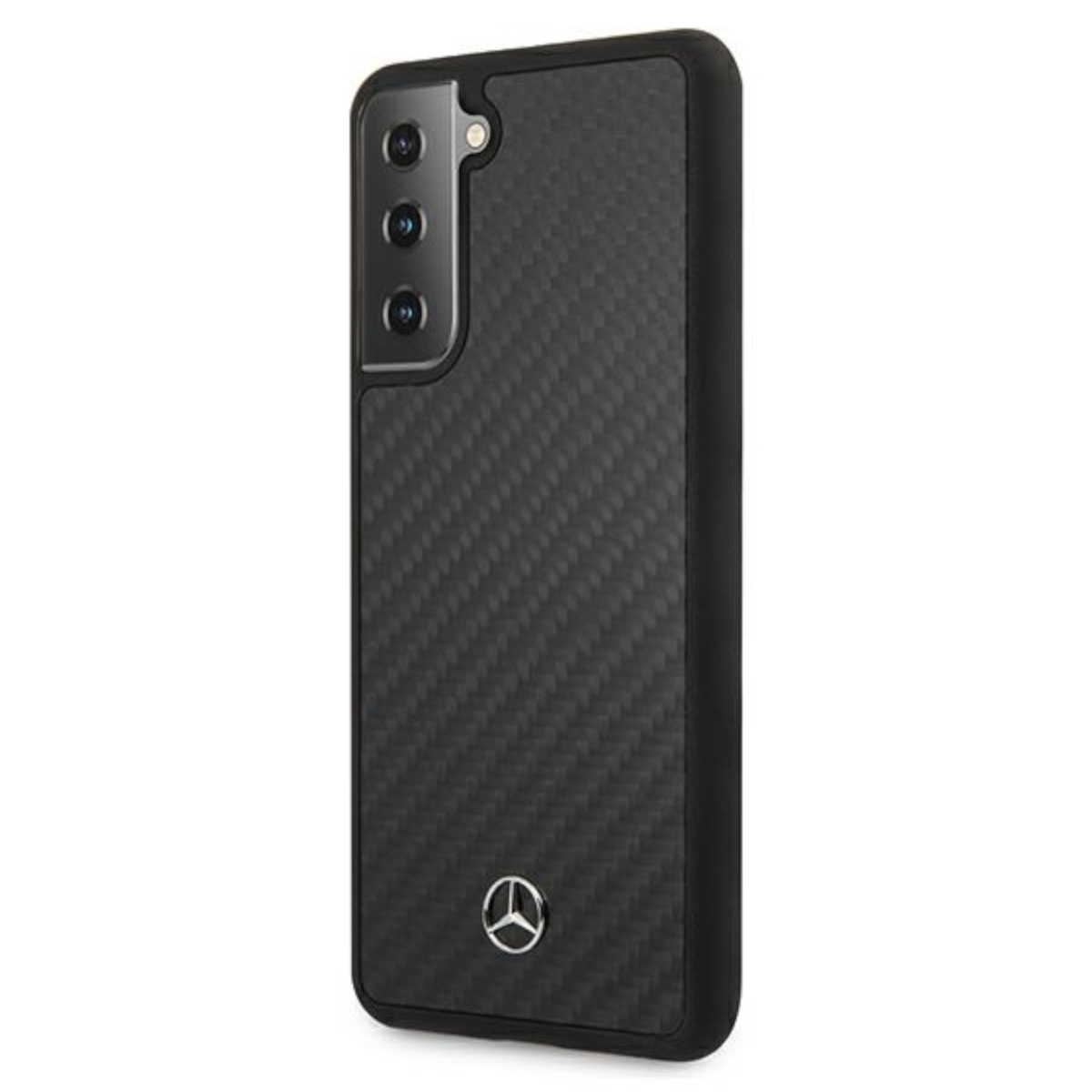 Una custodia nera per telefono con un motivo in fibra di carbonio. Presenta un logo Mercedes e un ritaglio per tre lenti della fotocamera.