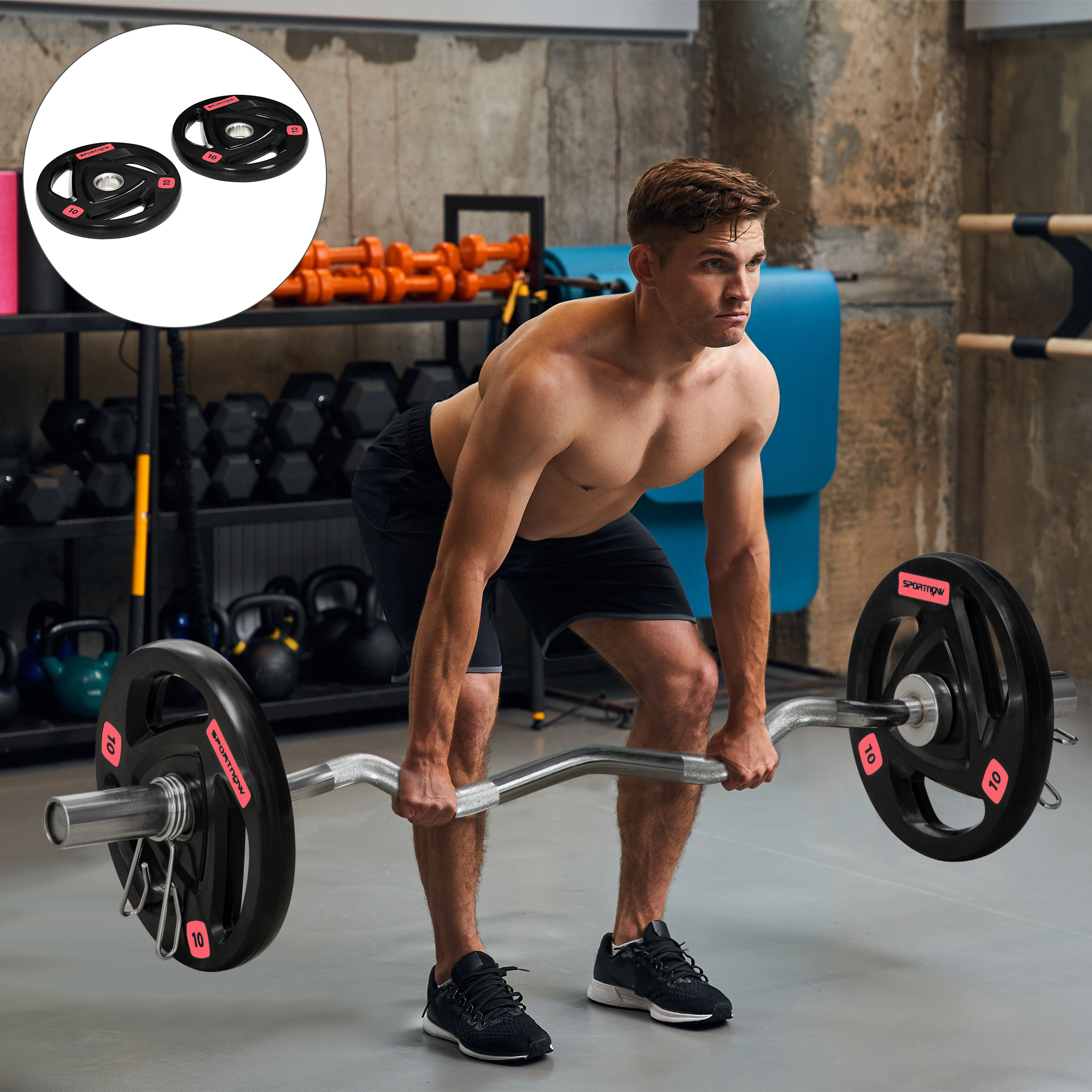 Hombre levantando una barra con discos en un gimnasio. Se ven pesas y equipo de gimnasio.