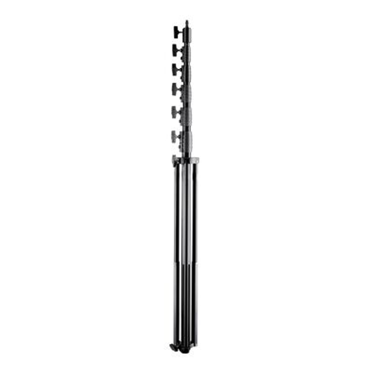 Soporte de trípode alto, negro y extensible. Está completamente extendido y se utiliza para fotografía o vídeo.