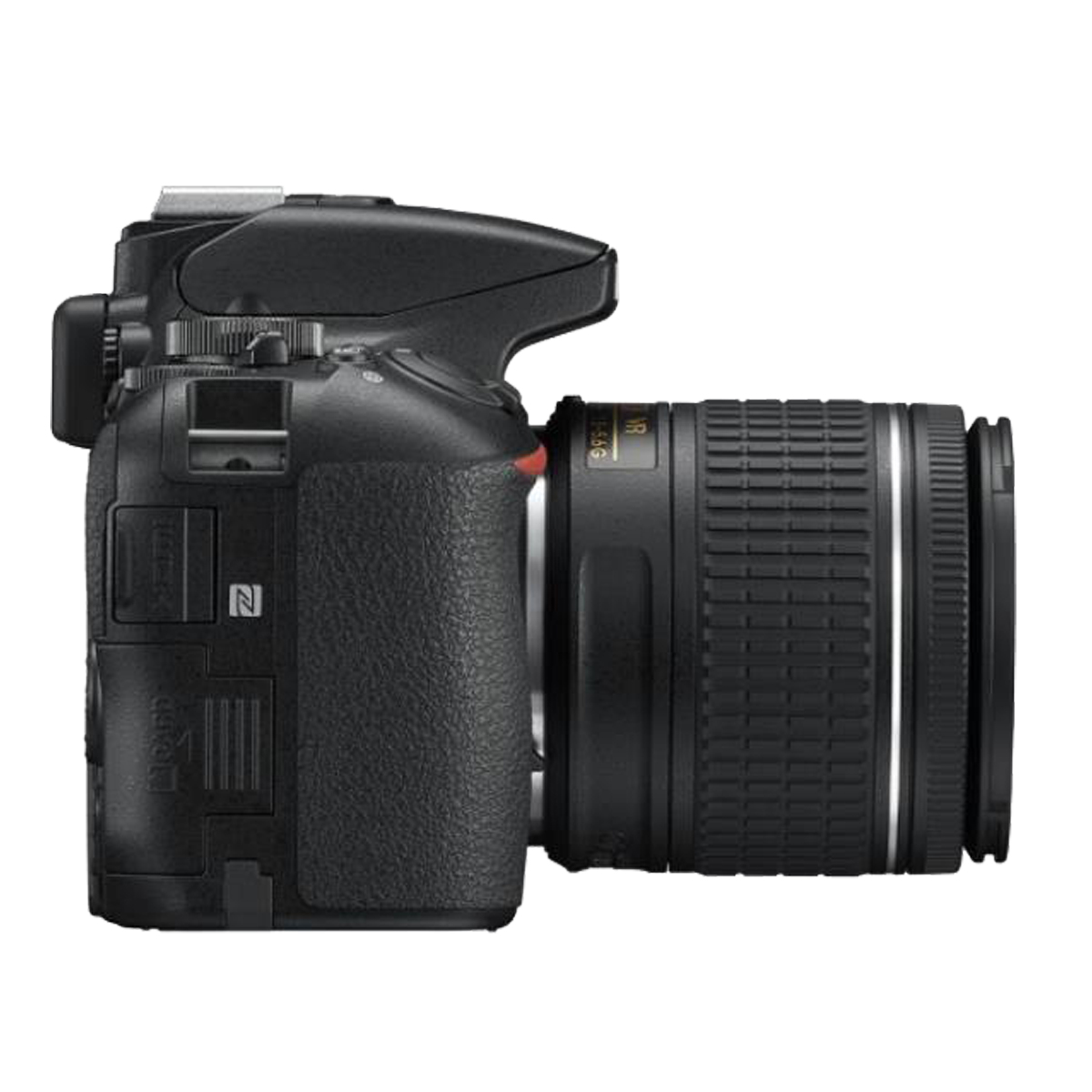 Una fotocamera DSLR Nikon nera con obiettivo, vista laterale.