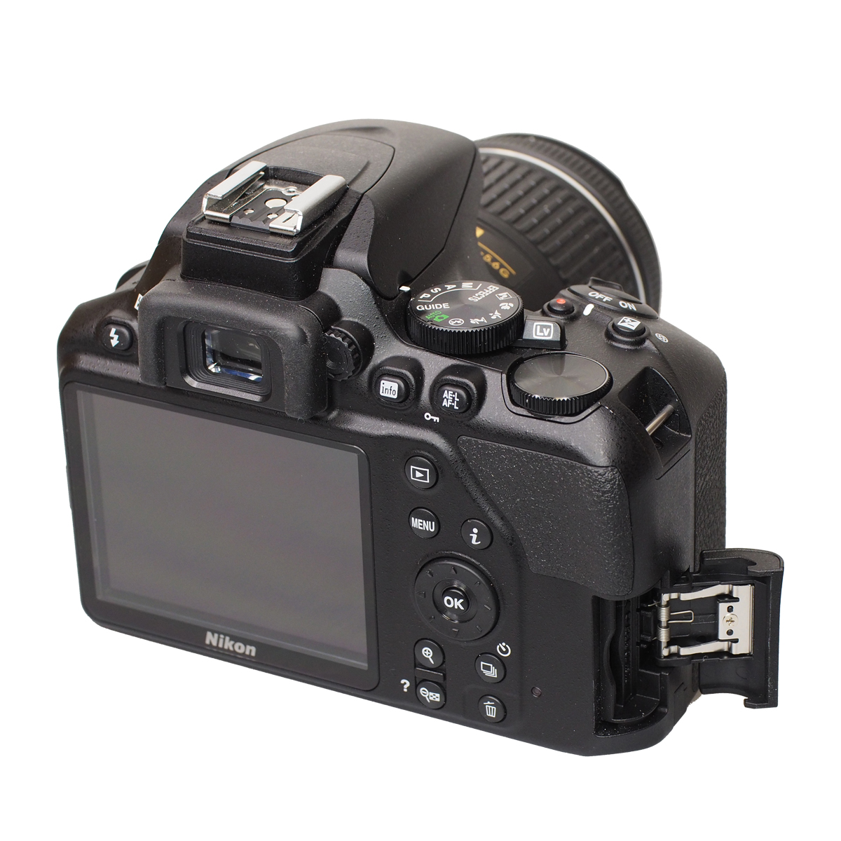 Eine schwarze Nikon DSLR-Kamera, Draufsicht, zeigt die Bedienelemente und den Bildschirm.