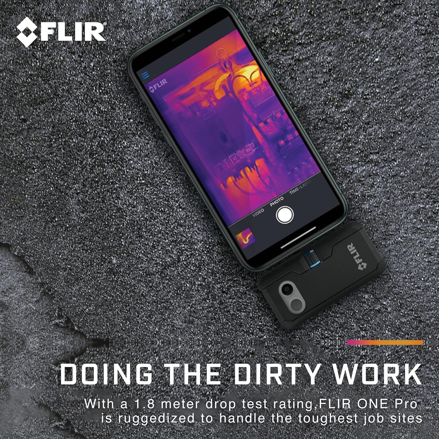 Telefon mit Wärmebildkamera, liegt auf einer strukturierten Oberfläche. Text: DOING THE DIRTY WORK.
