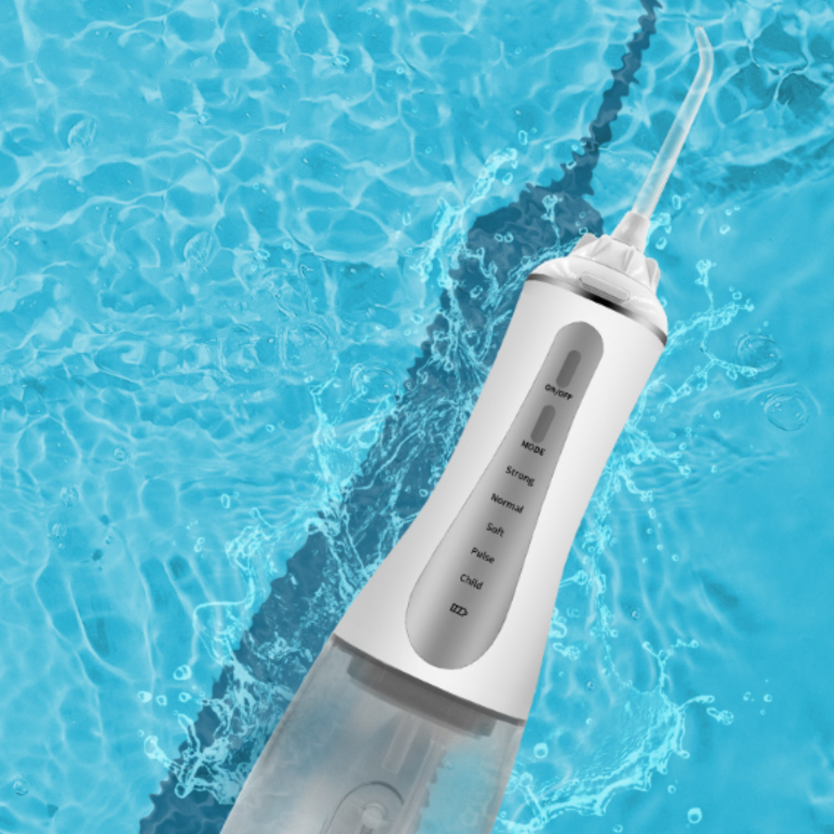 Weiß-grauer Wasser-Flosser, im Wasser schwimmend, mit Moduseinstellungen und Düse.