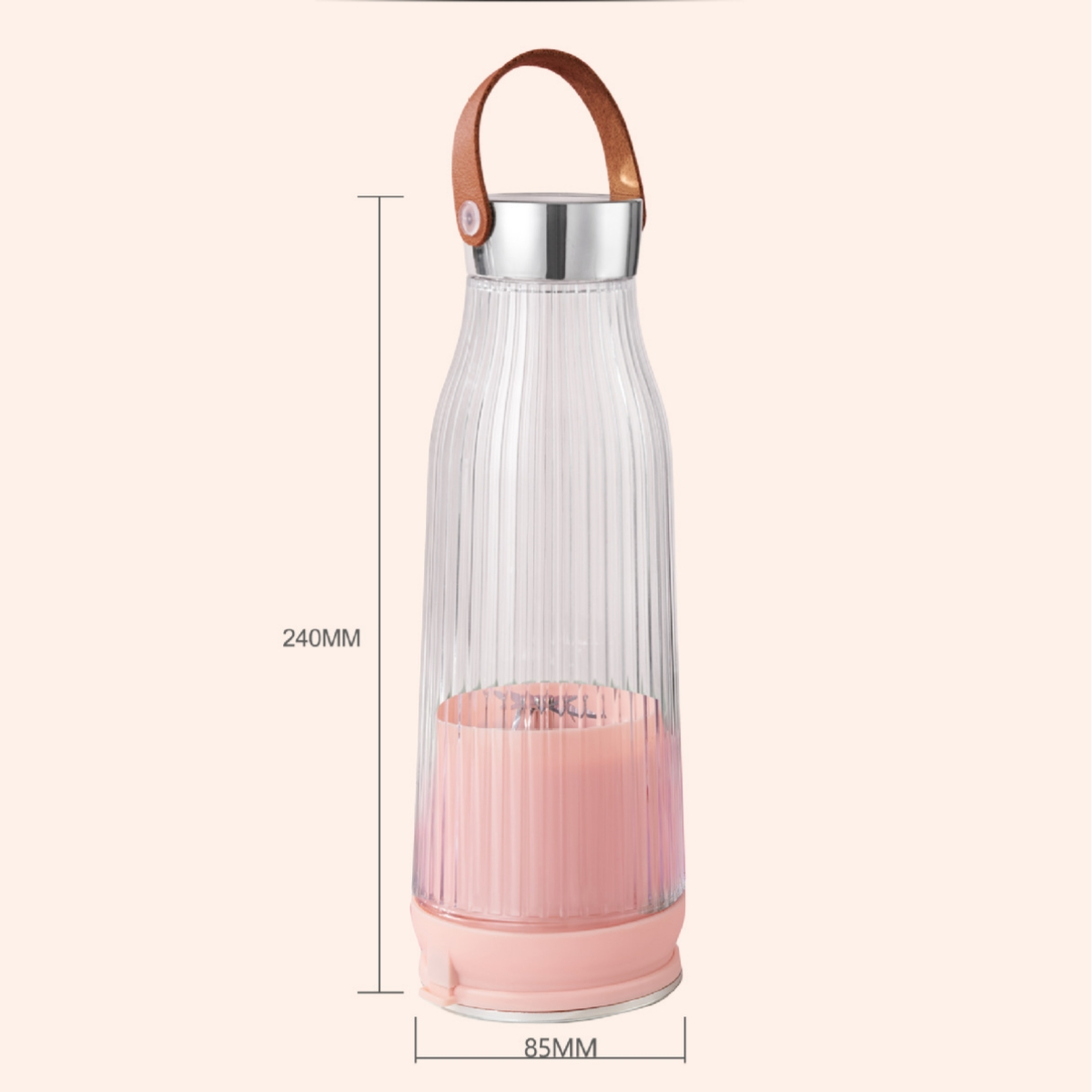 Tragbarer Mixer in Rosa und Transparent mit braunem Griff. Abmessungen sind angegeben.
