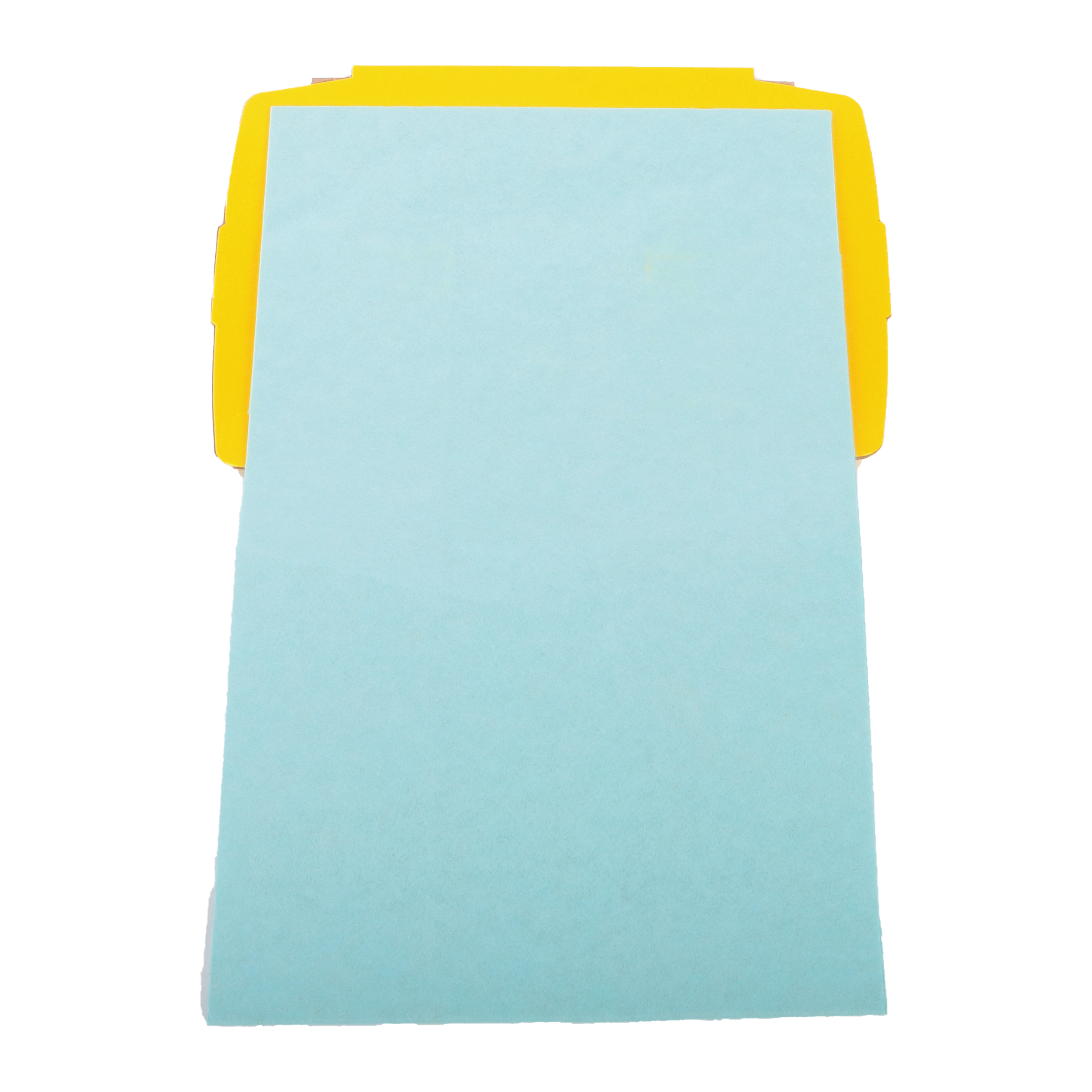 Ein gelber Halter hält ein hellblaues Papier, von oben auf weißem Hintergrund betrachtet.