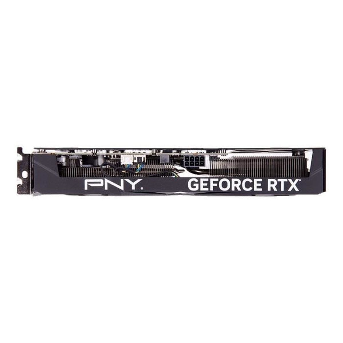 Scheda grafica PNY GeForce RTX su sfondo bianco. La scheda ha un involucro nero.