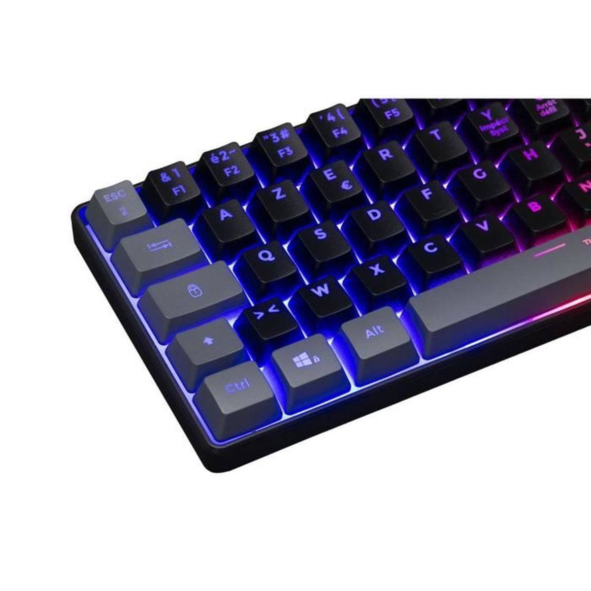 Primer plano de un teclado con teclas iluminadas. Teclas grises y negras, retroiluminación morada.