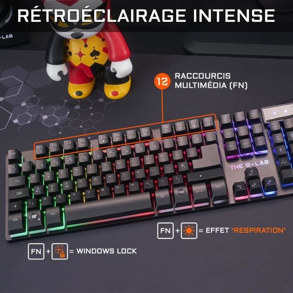 Eine hintergrundbeleuchtete Gaming-Tastatur. Die Tasten sind schwarz und mit verschiedenen Farben beleuchtet.