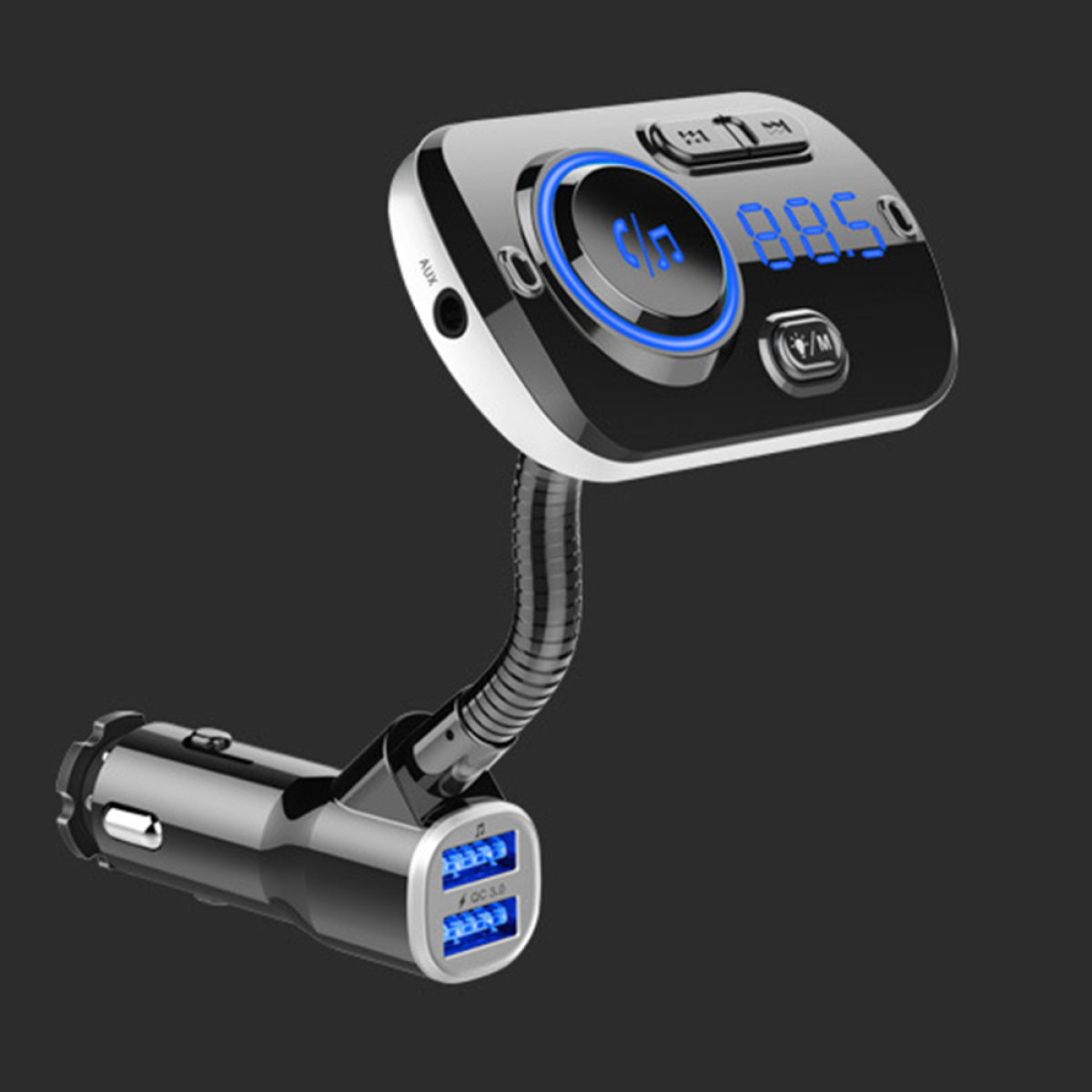 Schwarzes und silbernes Autoladegerät mit USB-Anschlüssen und einem Display mit blauer Digitalanzeige.