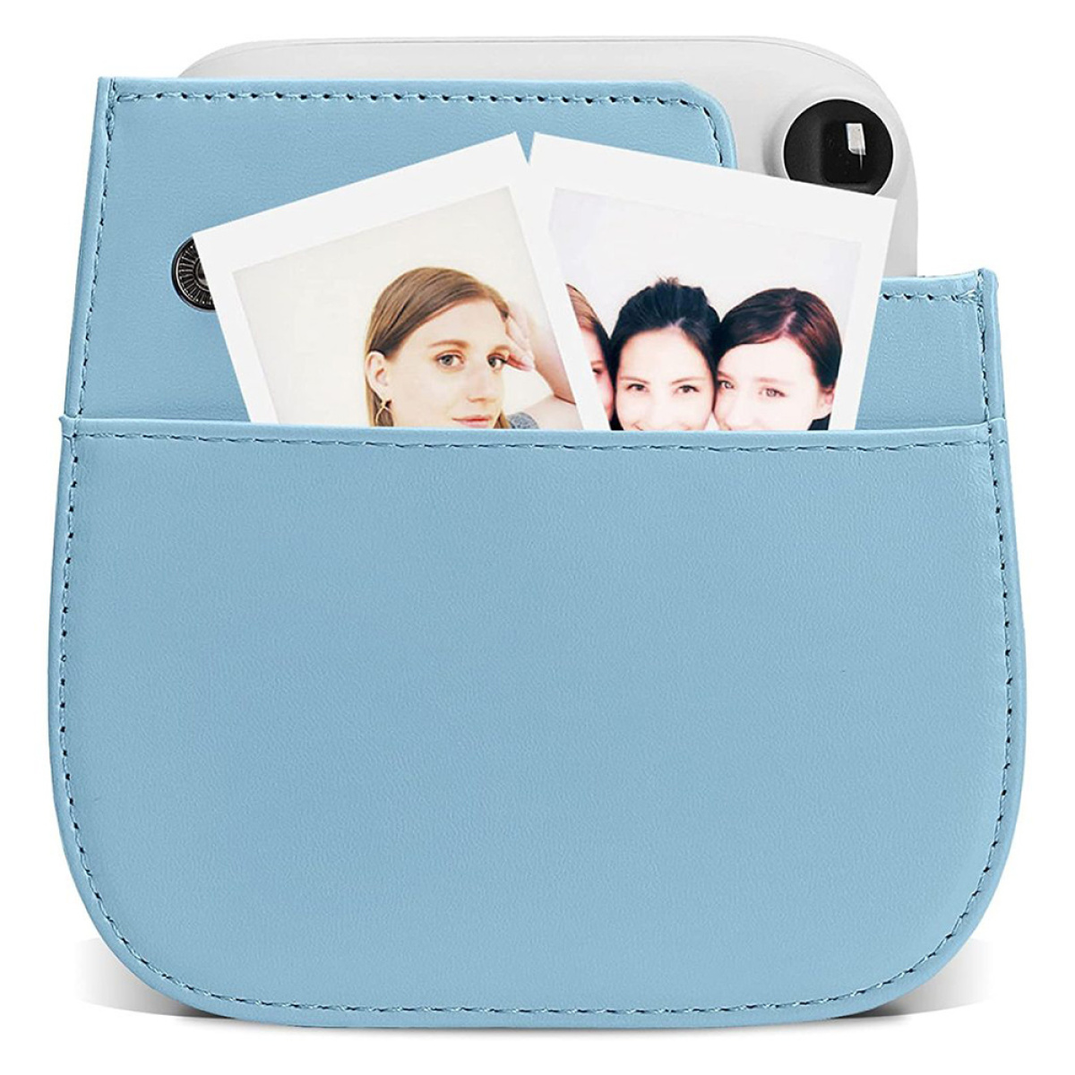 Hellblaue Sofortbildkamera-Tasche mit zwei Fotos in der Tasche. Die Kamera ist in der Tasche.