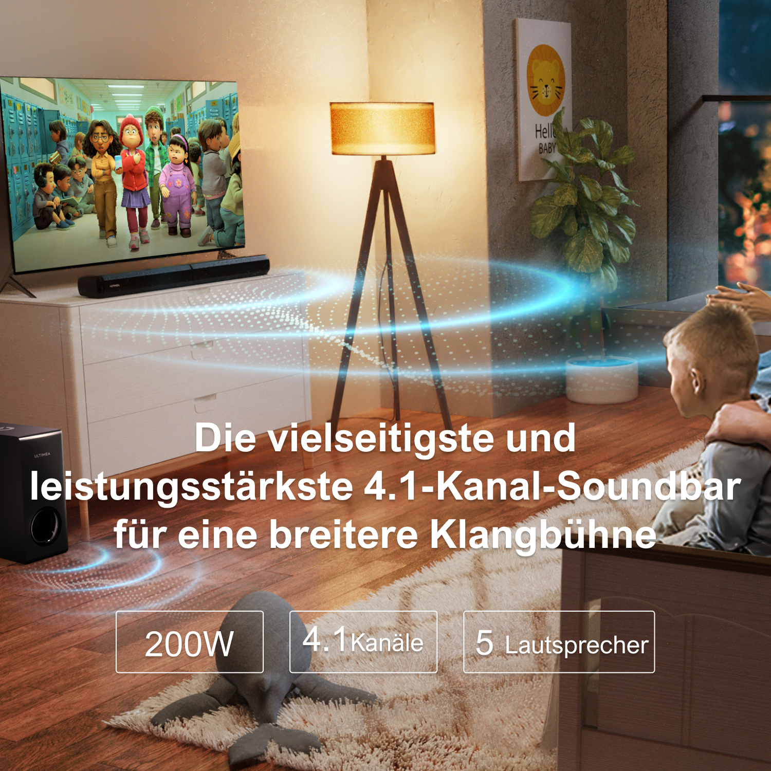 Ein Wohnzimmer mit einer Soundbar auf dem Fernsehständer, einem Subwoofer und einer Stehlampe.