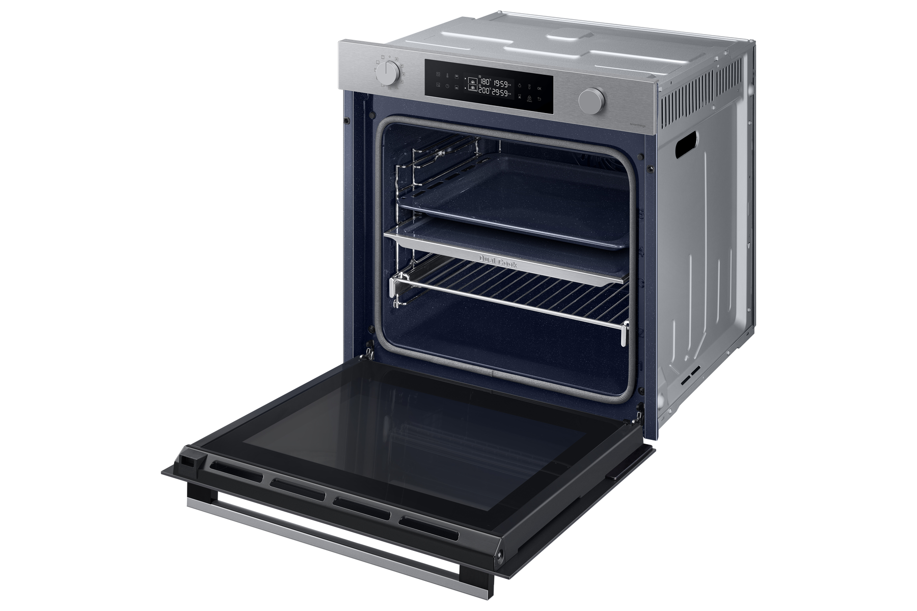 Horno con la puerta abierta, mostrando comida dentro en una rejilla. Pantalla digital visible en la parte superior.