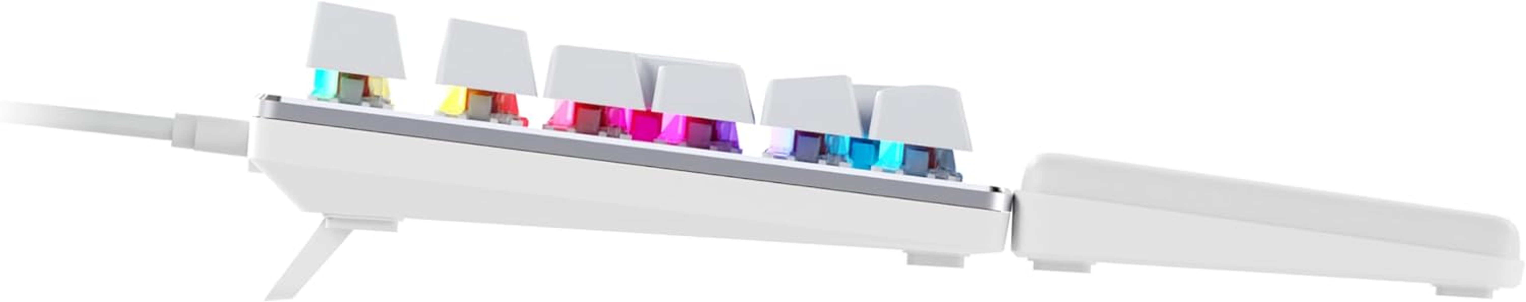 Widok z boku białej klawiatury mechanicznej, z kolorowymi podświetlanymi klawiszami i kablem połączeniowym.