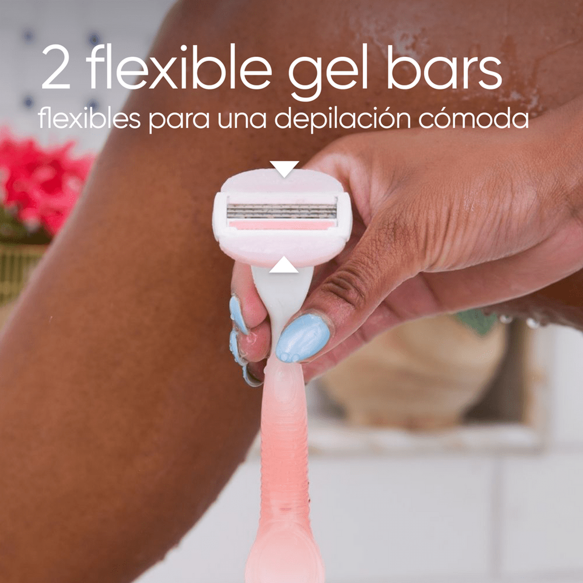 Mano di donna che tiene un rasoio rosa e bianco, con testo sullo sfondo.