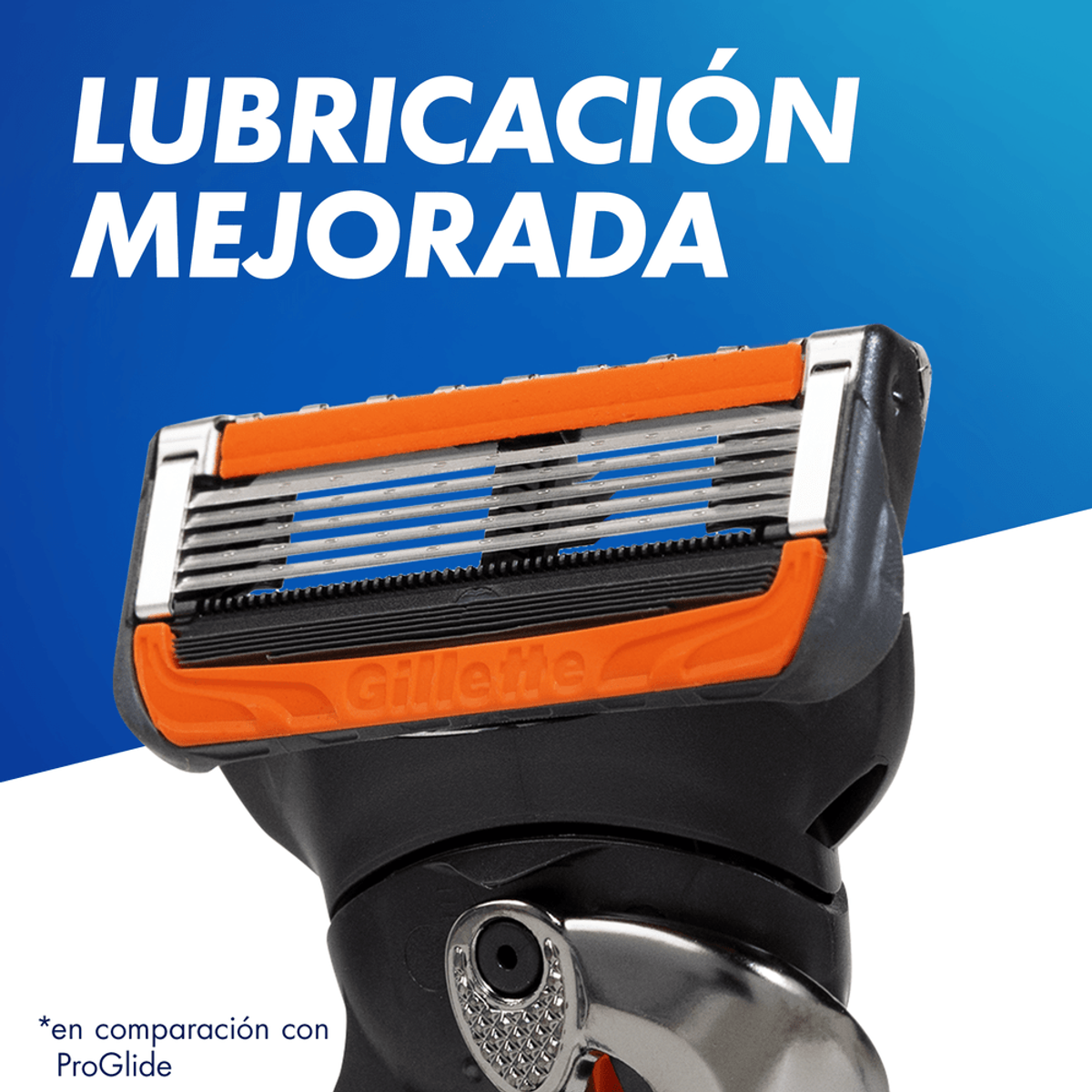 Primo piano di una testina di rasoio nera e argentata con striscia di lubrificazione arancione. Testo: Migliorata.