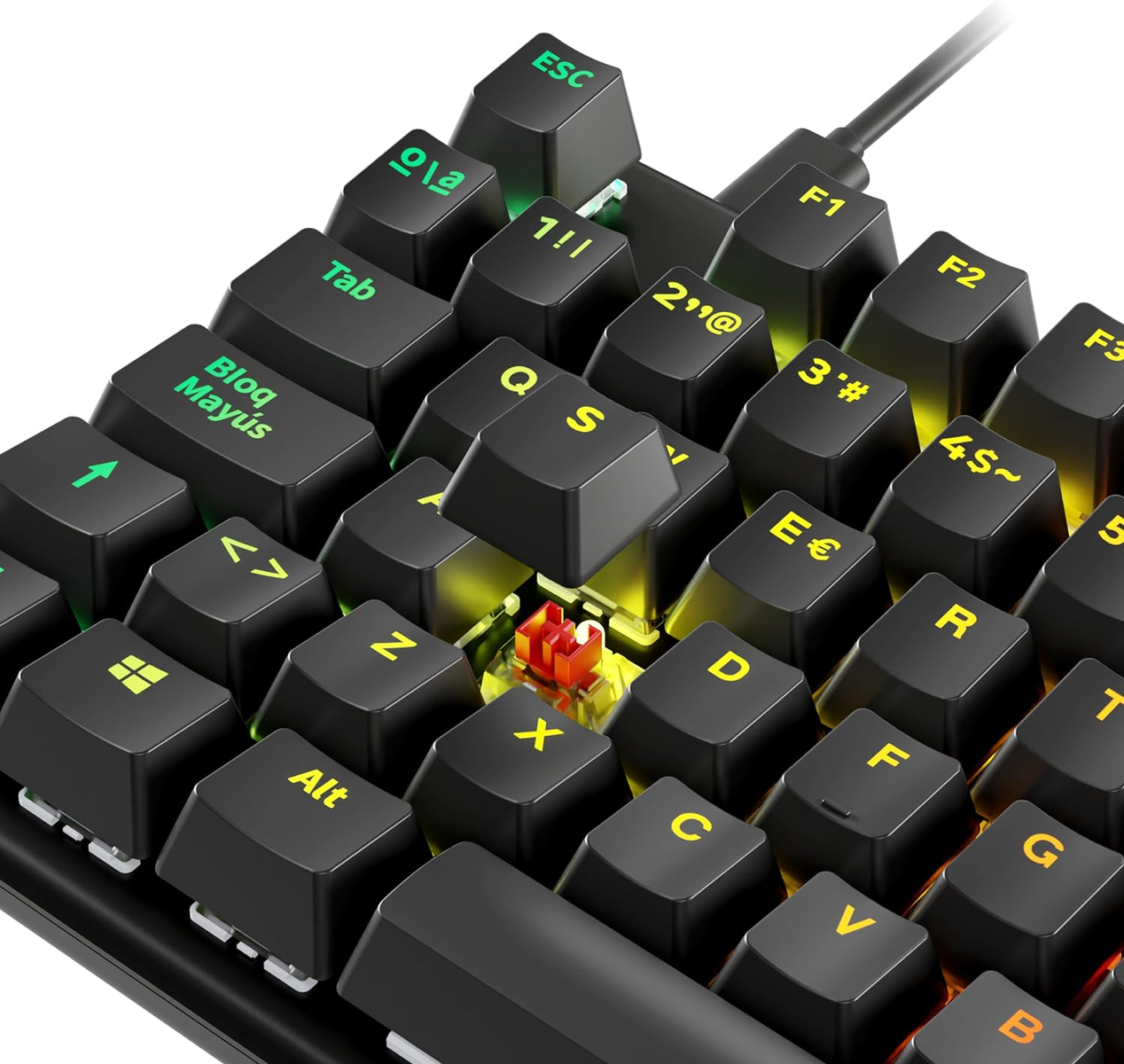 Zbliżenie czarnej klawiatury. Niektóre klawisze świecą różnymi kolorami. Widoczne klawisze liter.