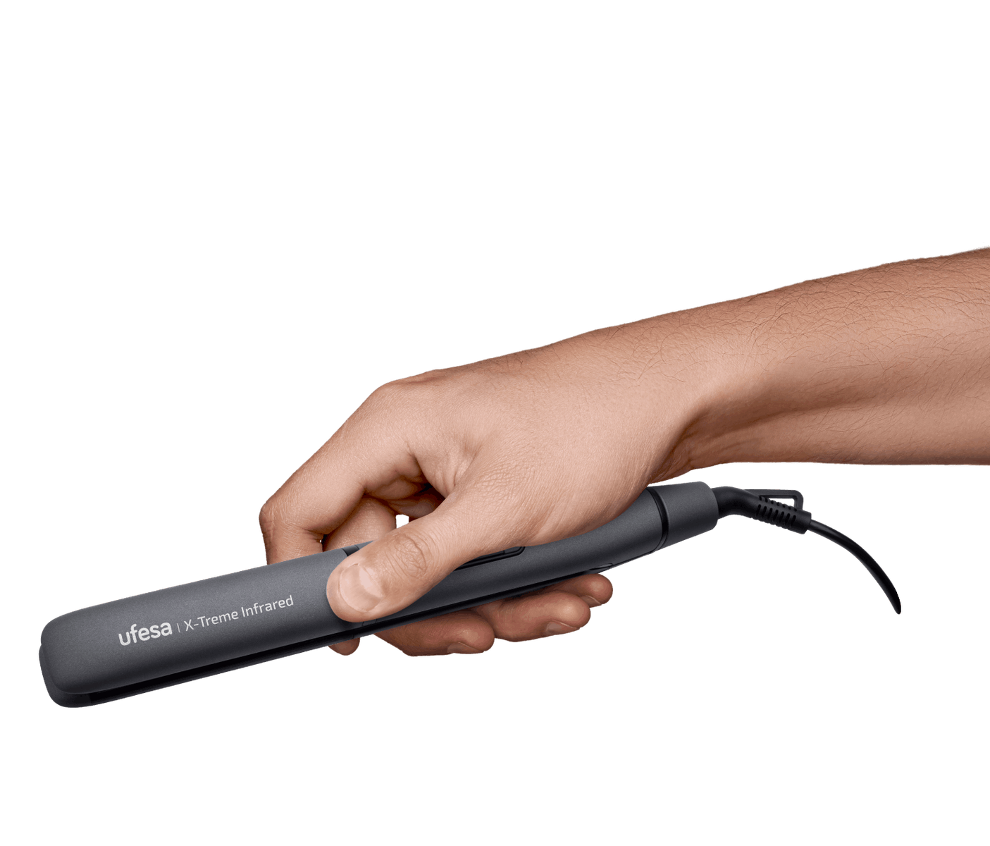 Dłoń trzymająca ciemnoszarą prostownicę. Widoczna nazwa marki 'ufesa'.