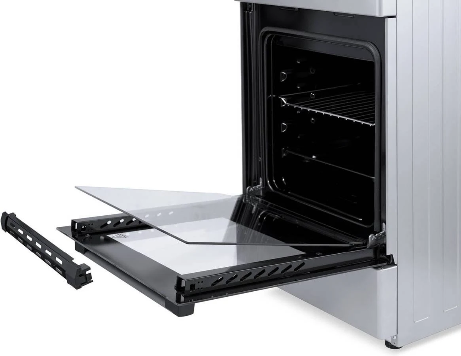 Un horno abierto con paneles de puerta de vidrio retirados. Horno de acero inoxidable, piezas a la izquierda.