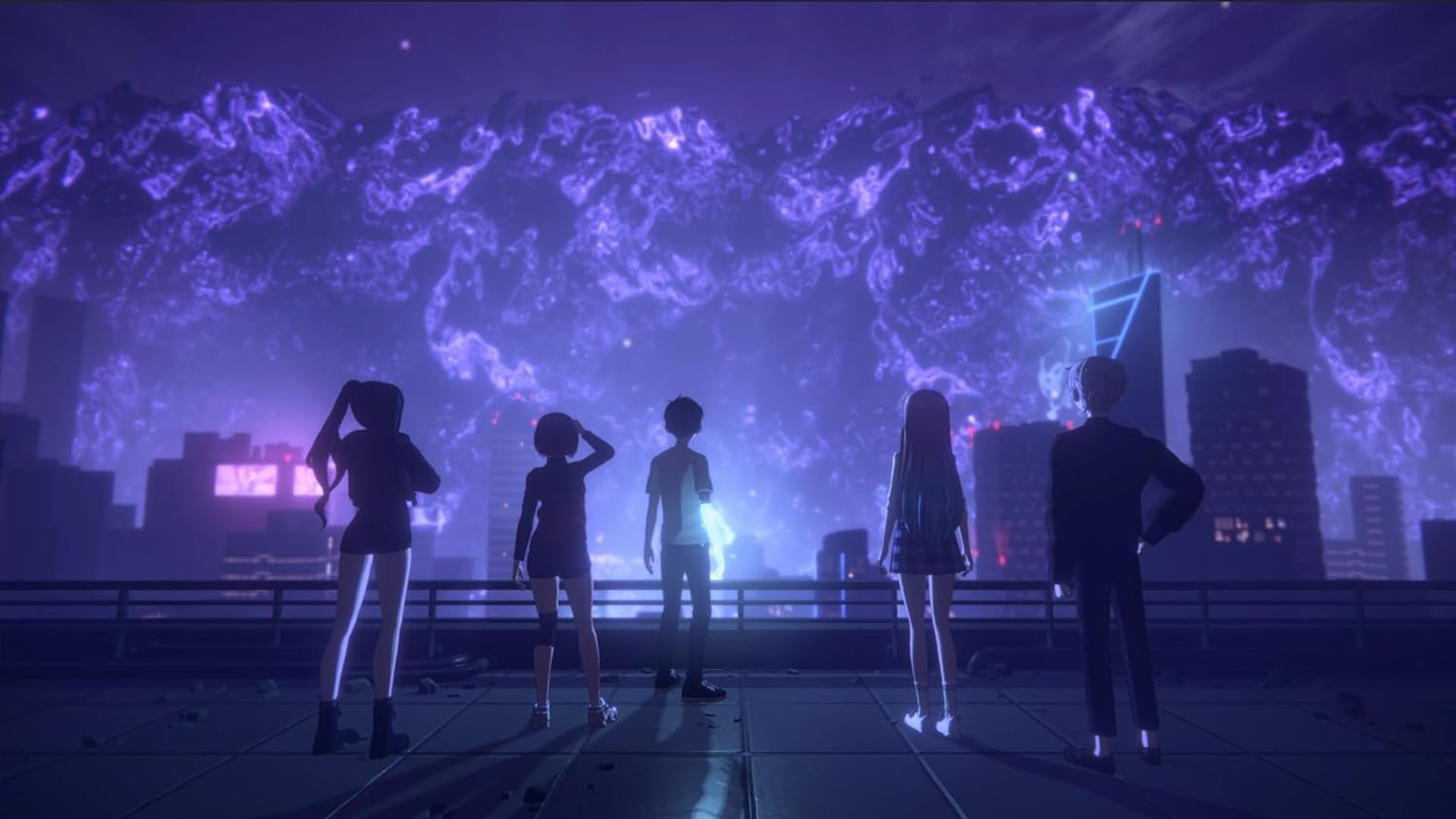 Sylwetki pięciu osób obserwujących fioletową, chmuropodobną strukturę nad miastem.