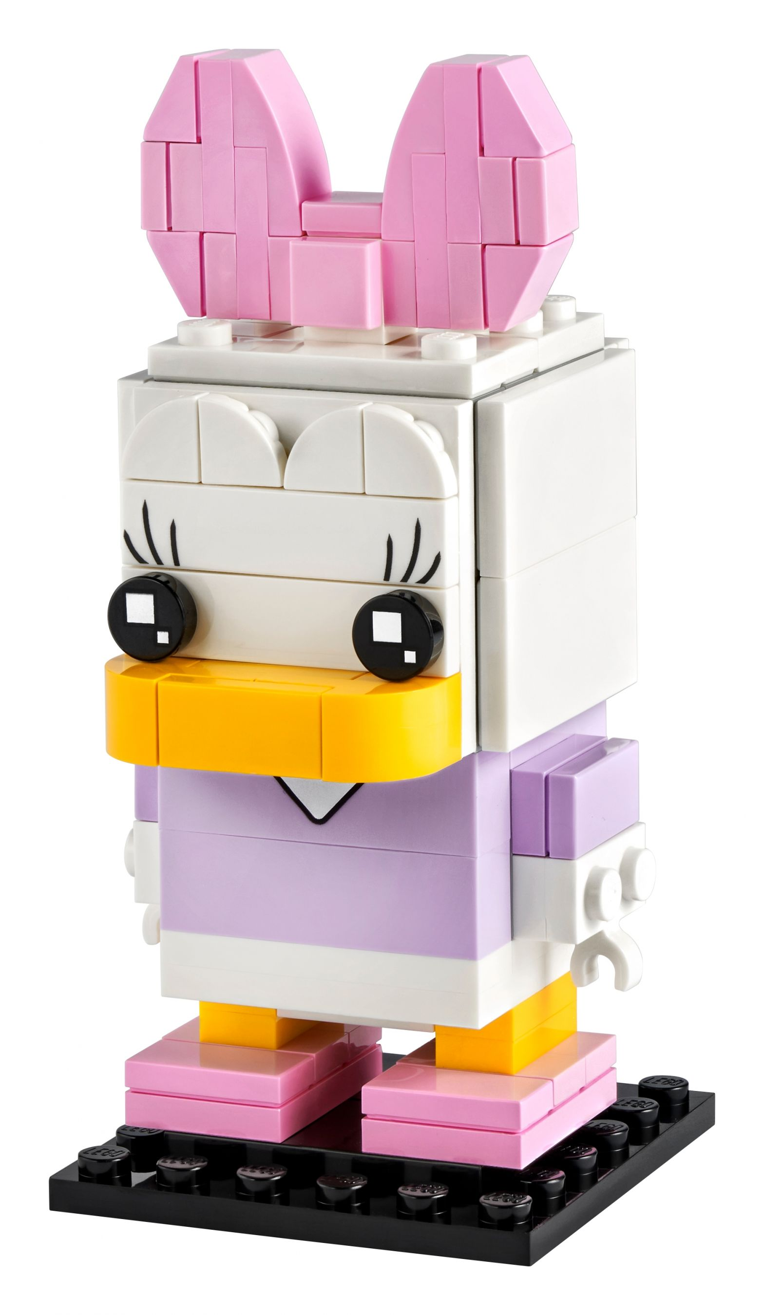 Eine Lego Daisy Duck Figur aus weißen, rosa, orangefarbenen und schwarzen Blöcken, stehend auf einer schwarzen Basis.