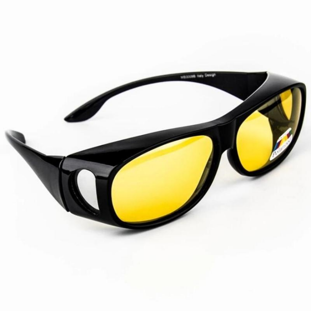 Schwarze Sonnenbrille mit gelben Gläsern. Weißer Hintergrund.