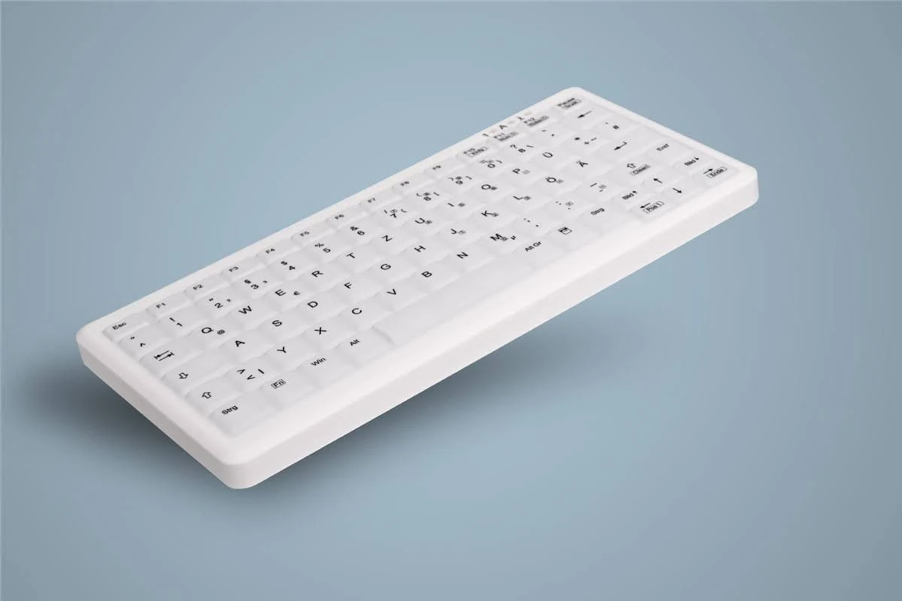 Weiße Tastatur auf blauem Hintergrund, mit sichtbaren Tasten.