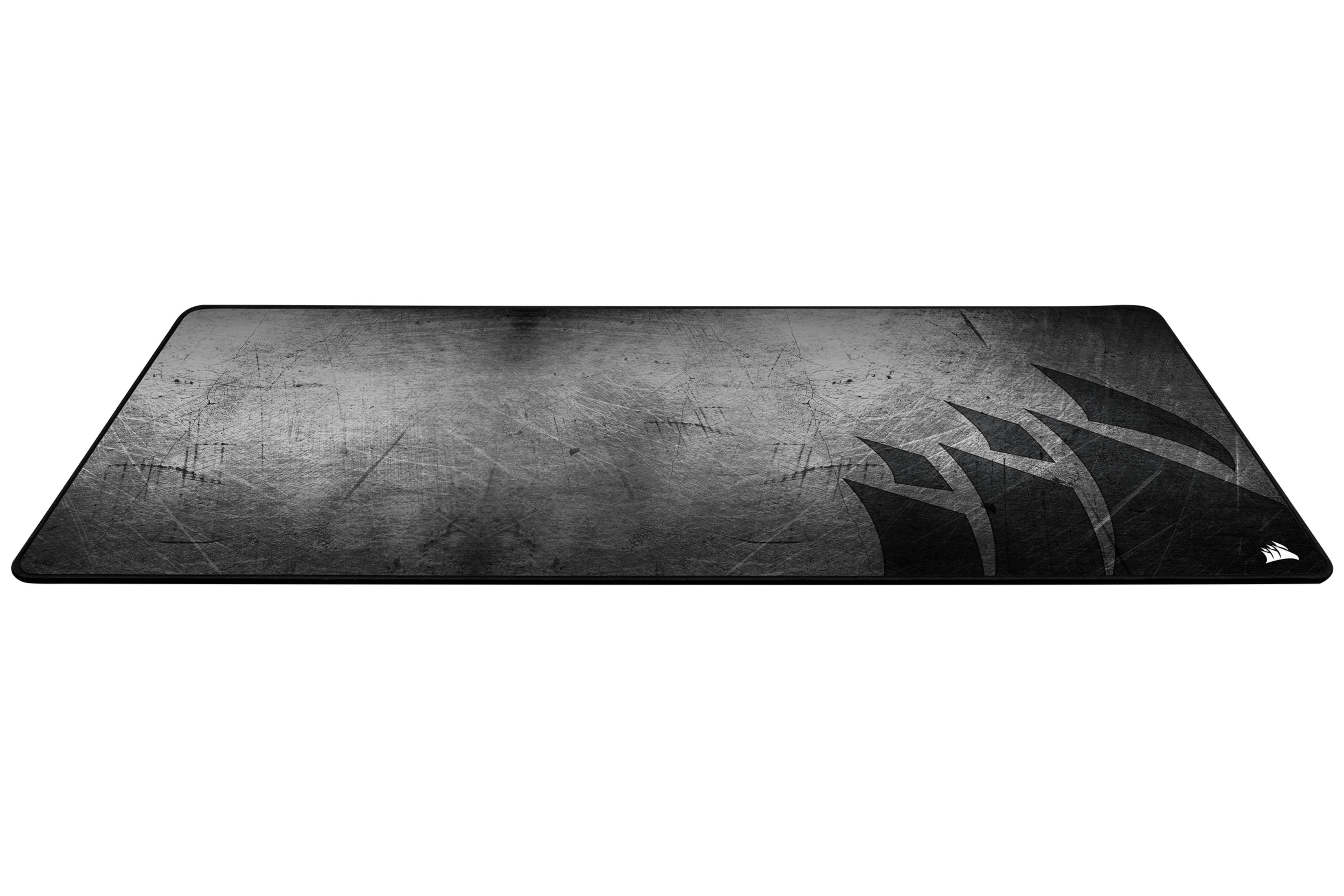 Czarna prostokątna podkładka pod mysz z teksturowaną powierzchnią i logo po prawej stronie.