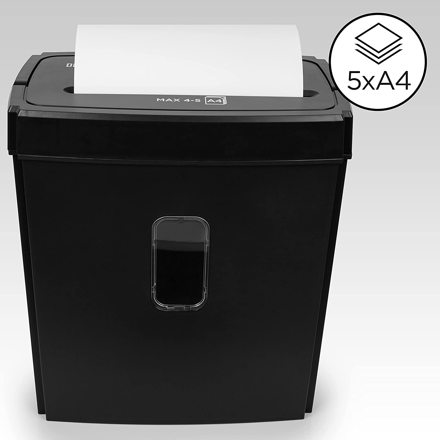 Una destructora de papel negra. Se está destrozando papel blanco. La destructora puede manejar hasta 5xA4 papeles.