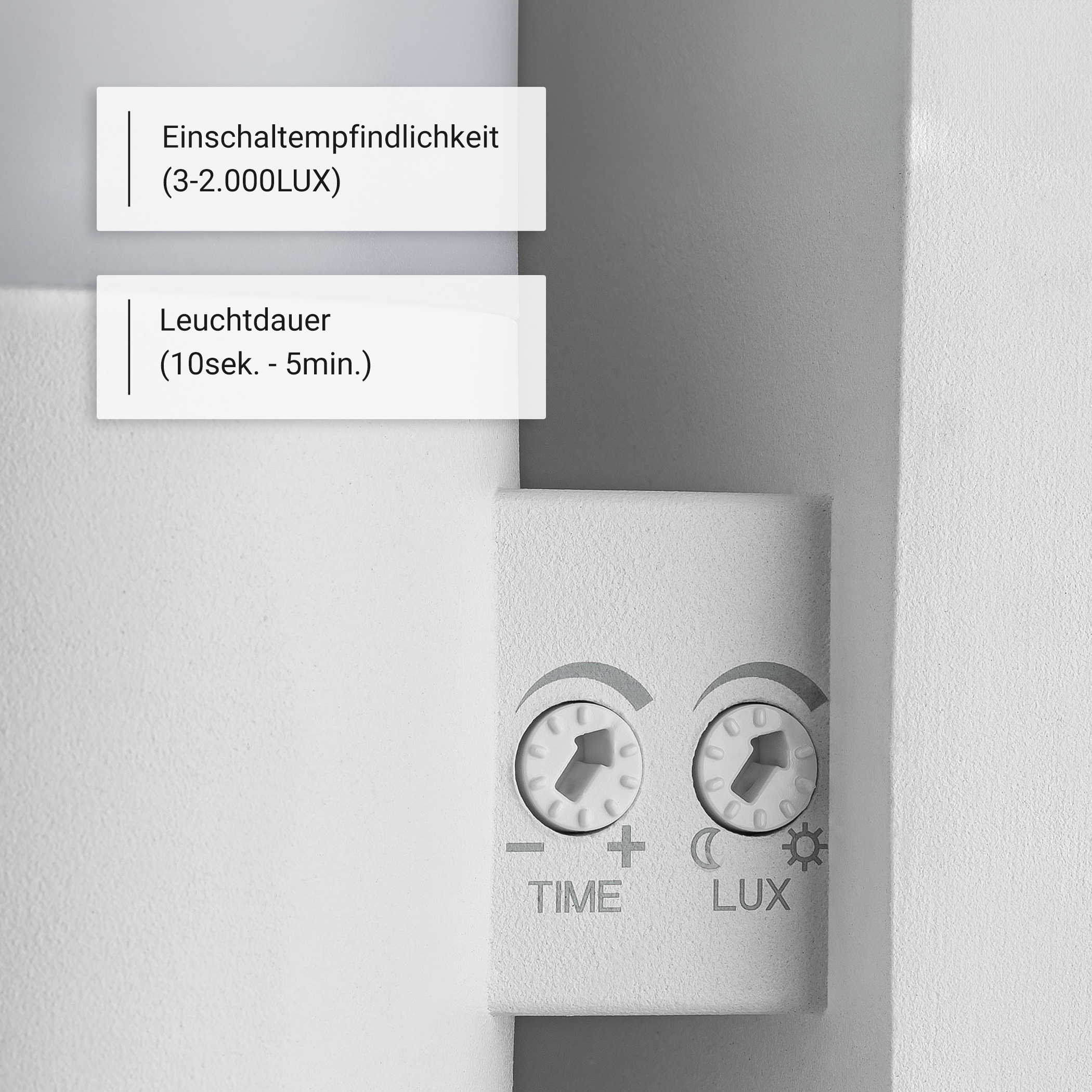 Weißes Gerät mit Einstellrädern für Zeit- und Lichtempfindlichkeitseinstellungen, Textlabels sichtbar.
