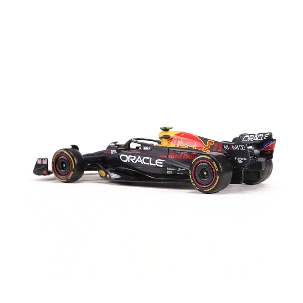 Red Bull F1 Modellauto, schwarz mit roten Akzenten, auf weißer Oberfläche. Oracle- und Red Bull-Logos sichtbar.