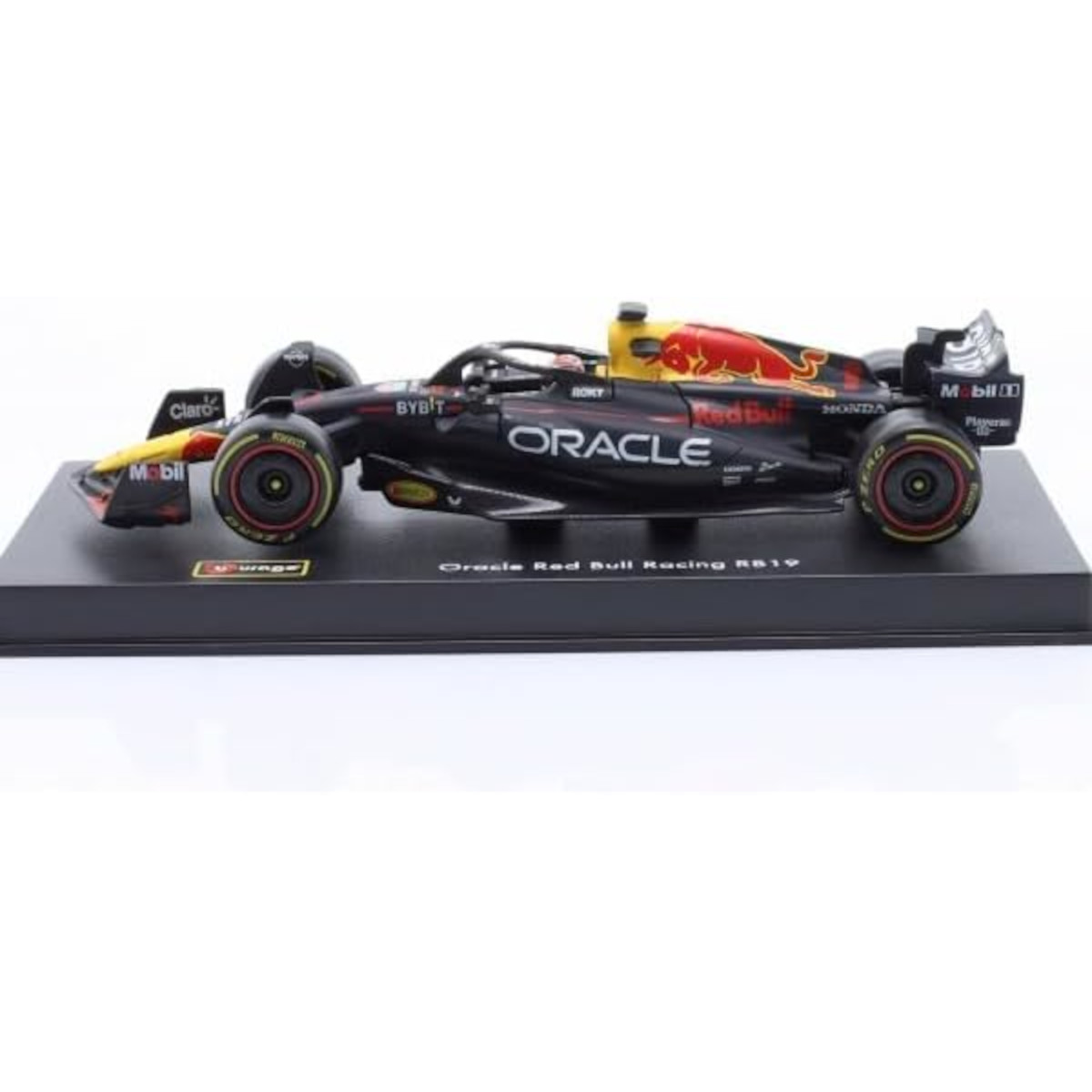 Model samochodu wyścigowego Formuły 1 na czarnej podstawie. Czarny z logo Oracle i Red Bull.