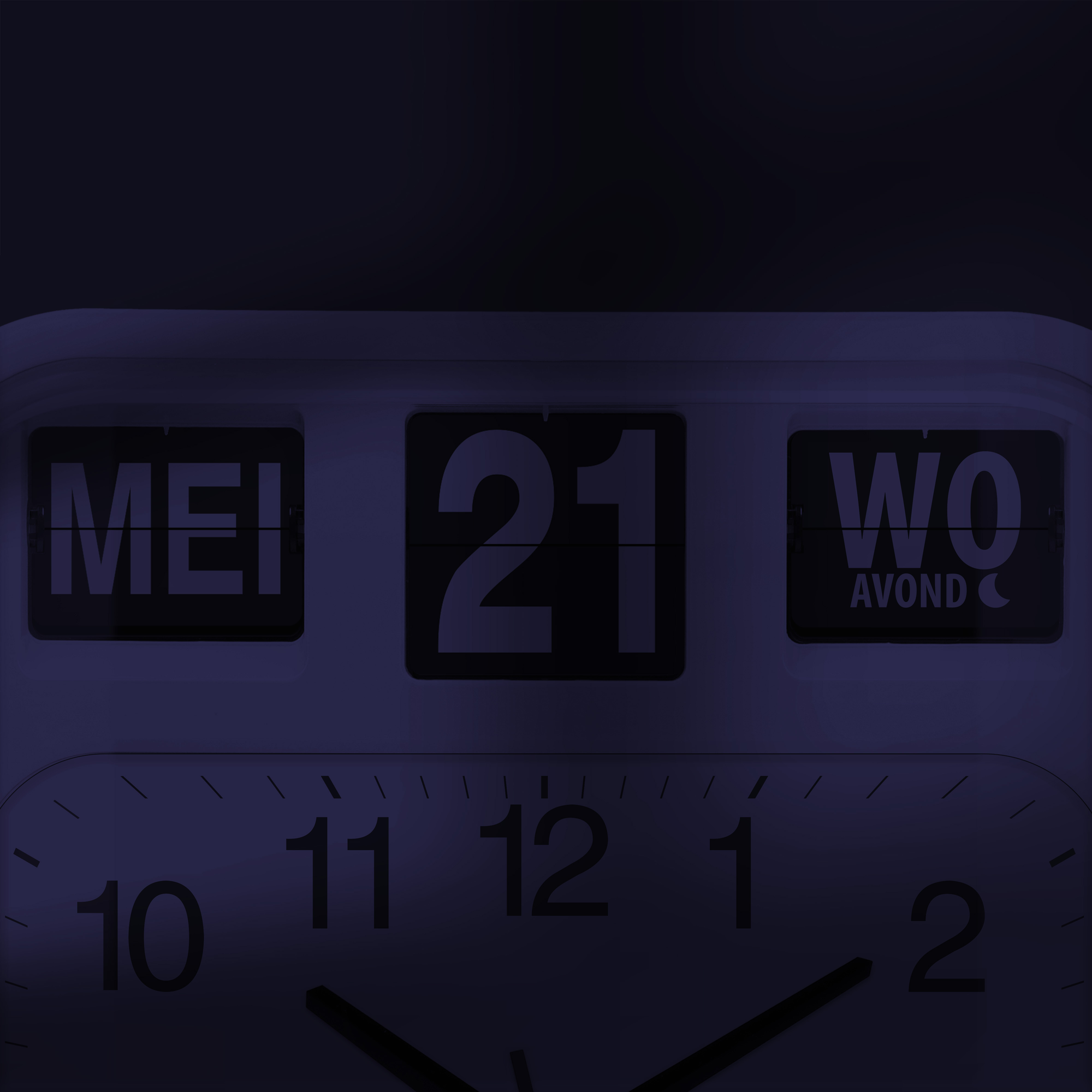 Digitaluhr zeigt Datum und Uhrzeit. Tag ist der 21. und die Zeit ist Abend.