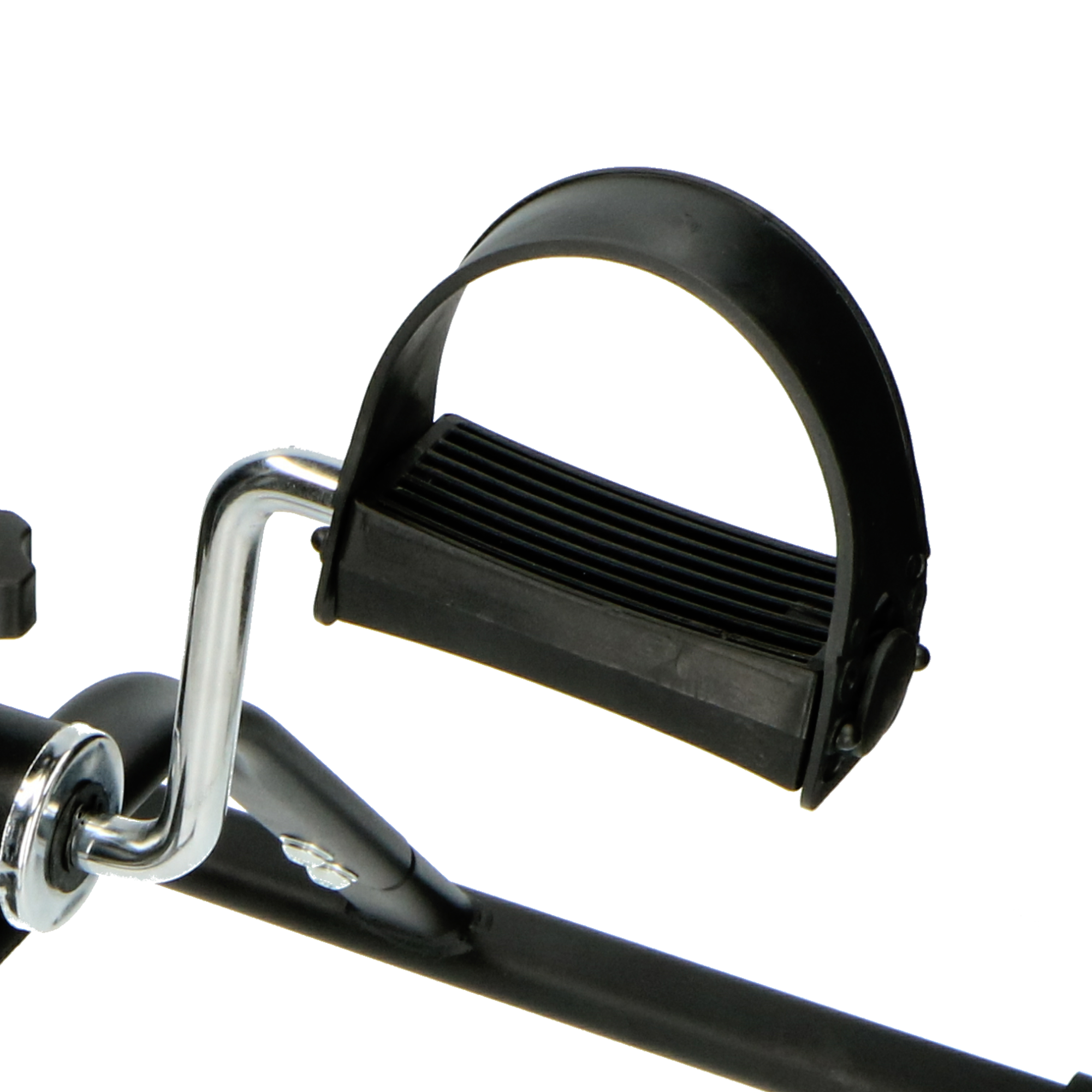 Nahaufnahme eines schwarzen Pedals von einem Fitness-Ergometer. Silberner Rahmen.