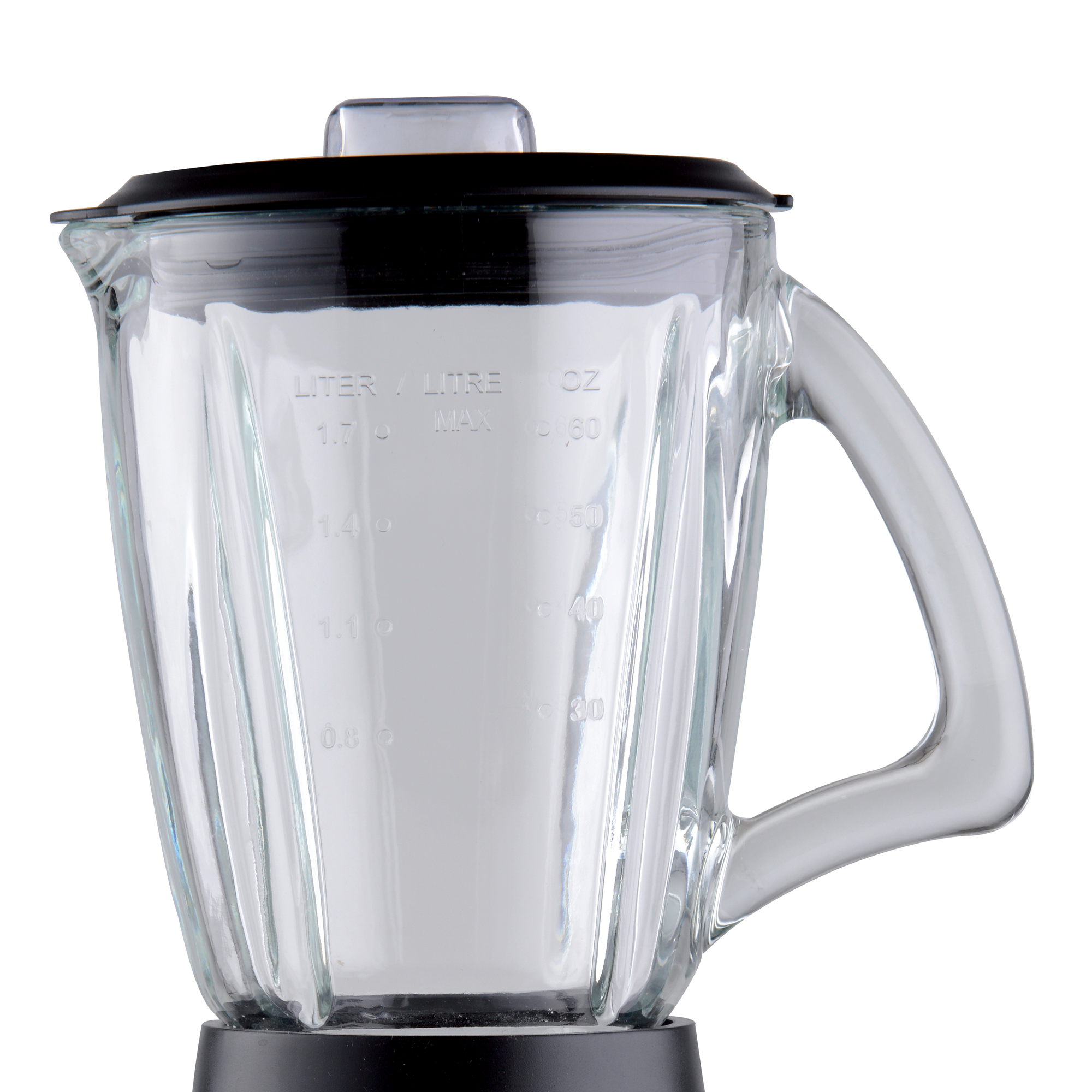 Glazen blenderkan met afmetingen. Het heeft een handvat en een zwart deksel. De kan is helder.