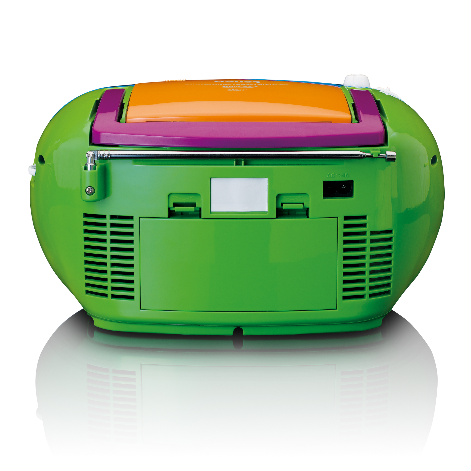 Boombox retro verde y morada. Tapa naranja, antena plateada. Fondo blanco.