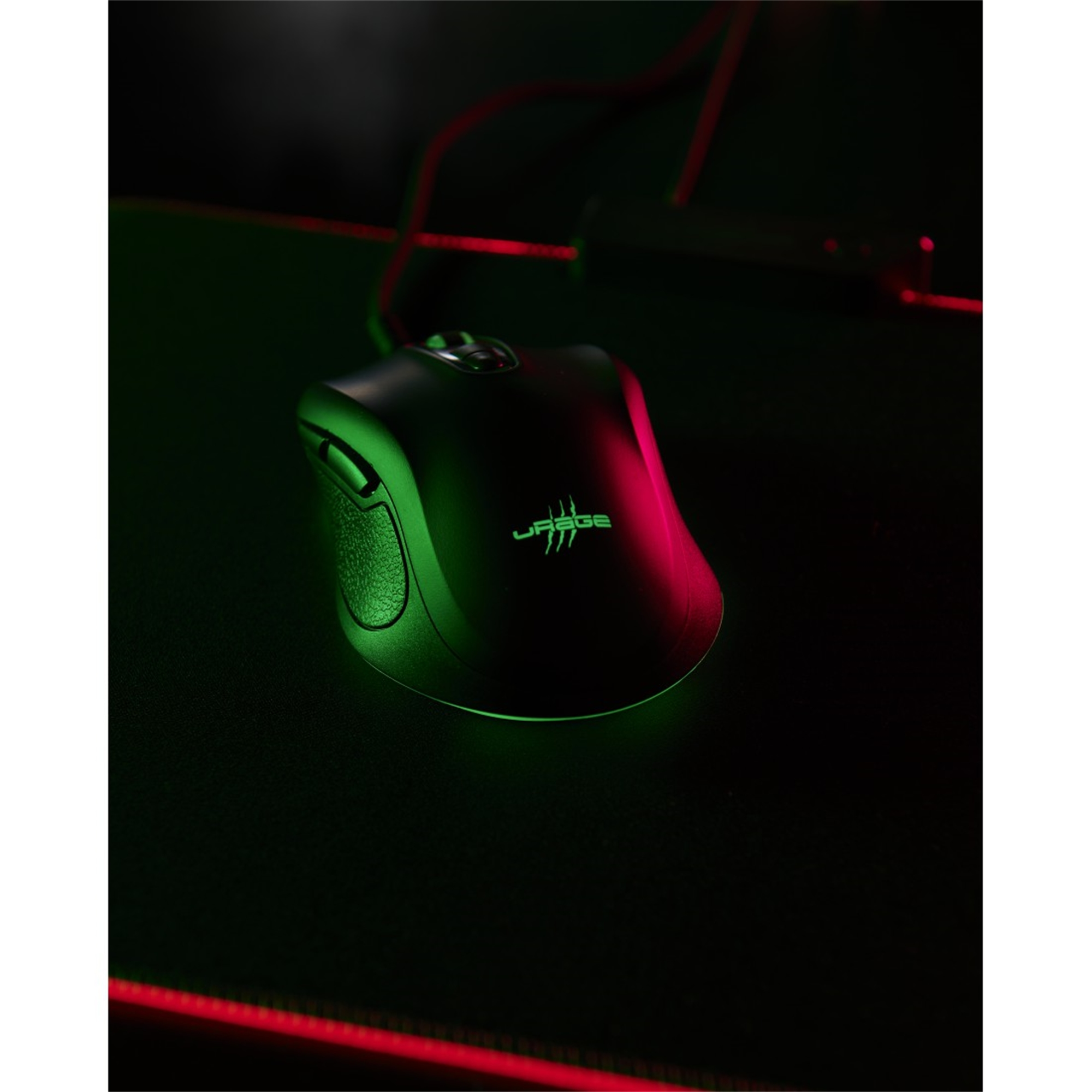 Mouse da gioco nero con illuminazione verde e rossa su una superficie nera.