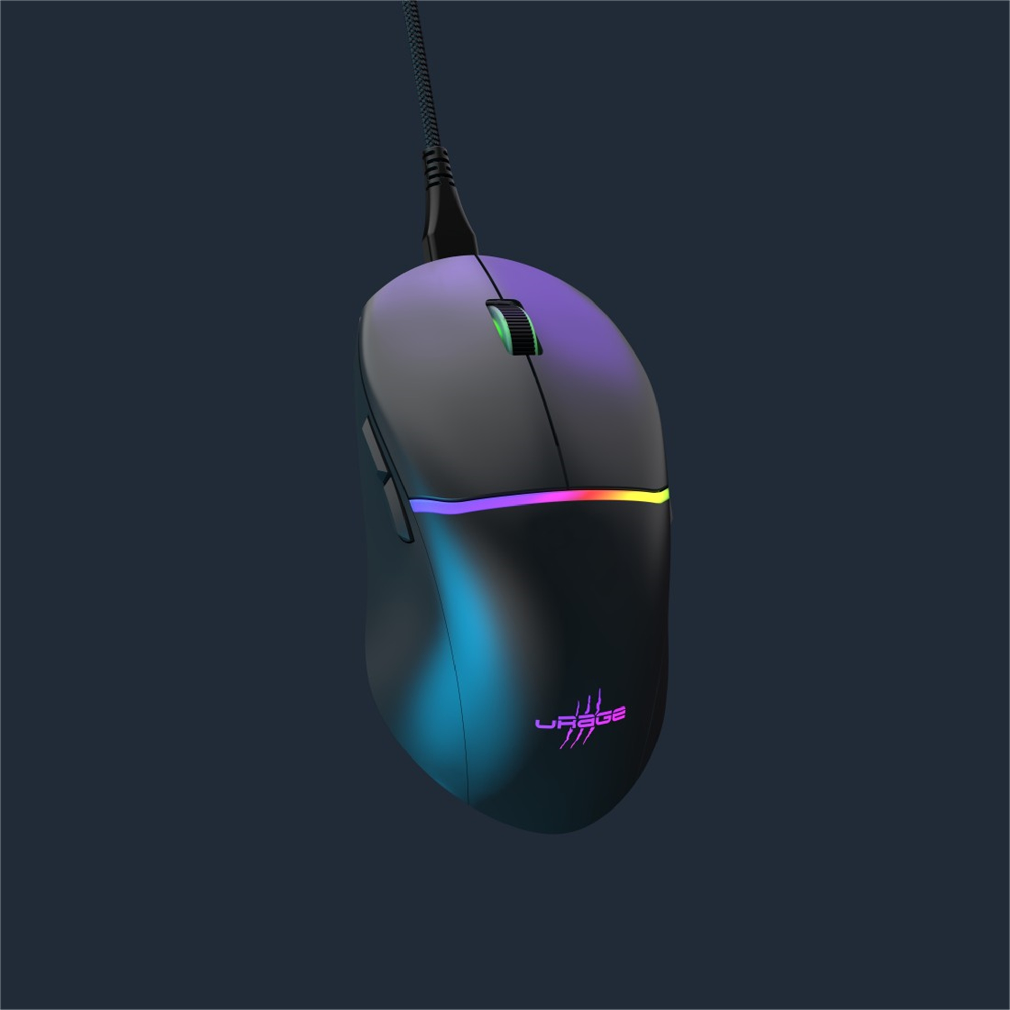 Un mouse da gioco nero con illuminazione RGB, angolato lateralmente. Sfondo scuro e sfocato.
