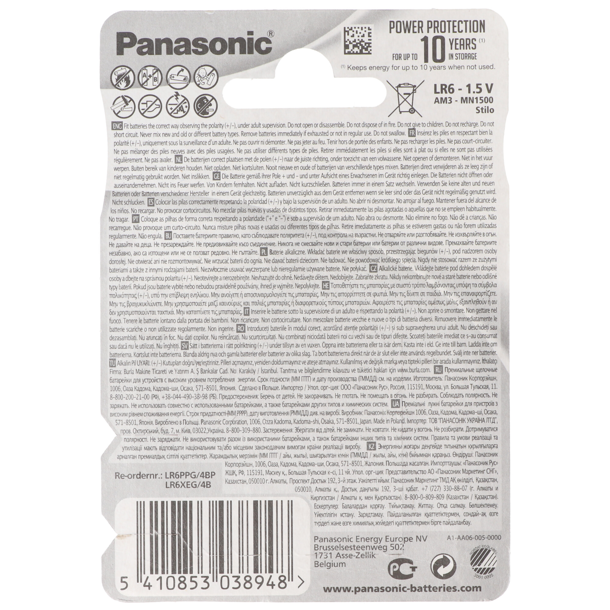 Eine weiße und schwarze Panasonic-Batteriepackung mit Text und Symbolen auf der Rückseite.