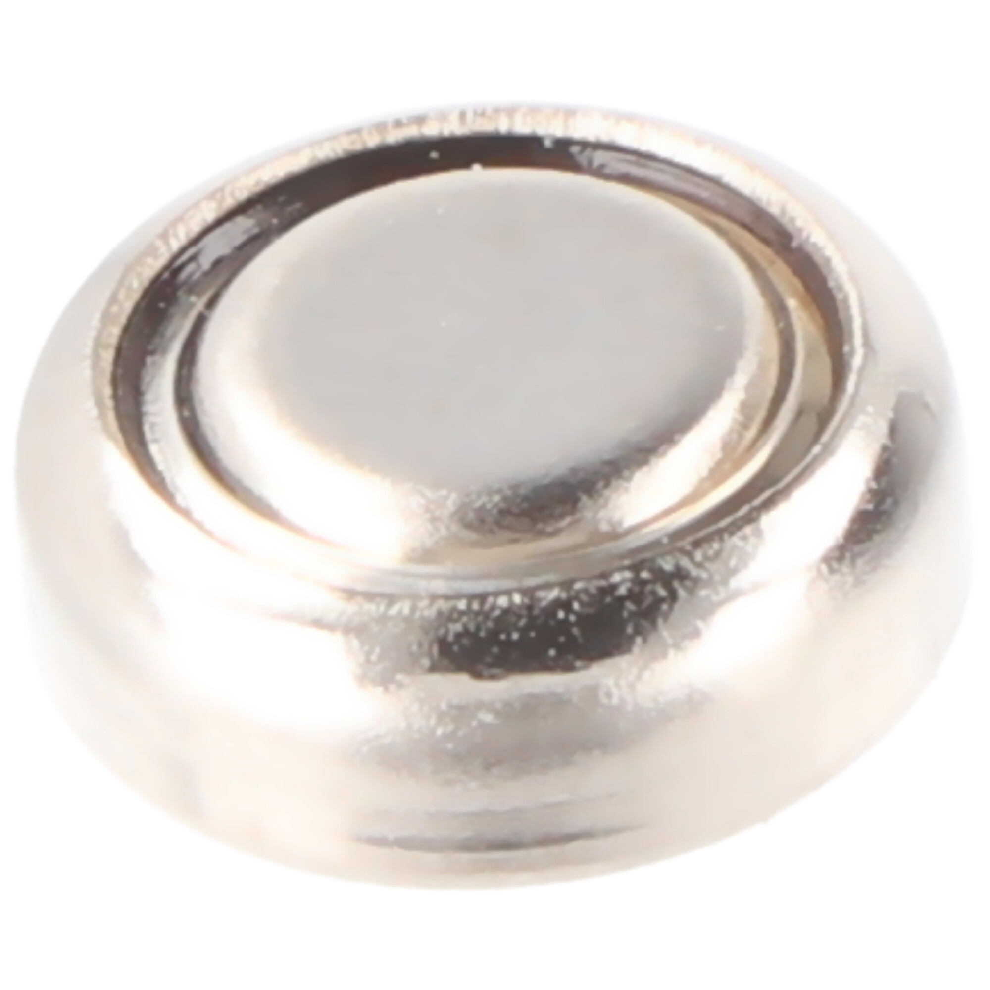 Zilveren knoopcelbatterij. Close-up, cirkelvormig met een zilveren metallic afwerking.