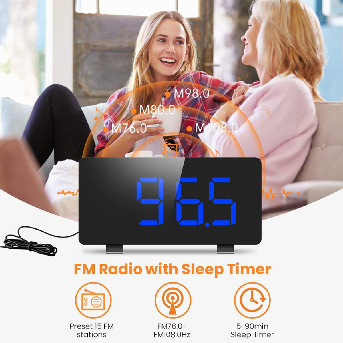 Digitales UKW-Radio mit Sleep-Timer, zwei Frauen und Textüberlagerung zu Radiosendern.
