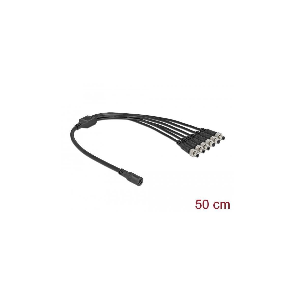 Ein schwarzes Kabel mit 6 Anschlüssen. Es ist mit '50 cm' auf weißem Hintergrund beschriftet.
