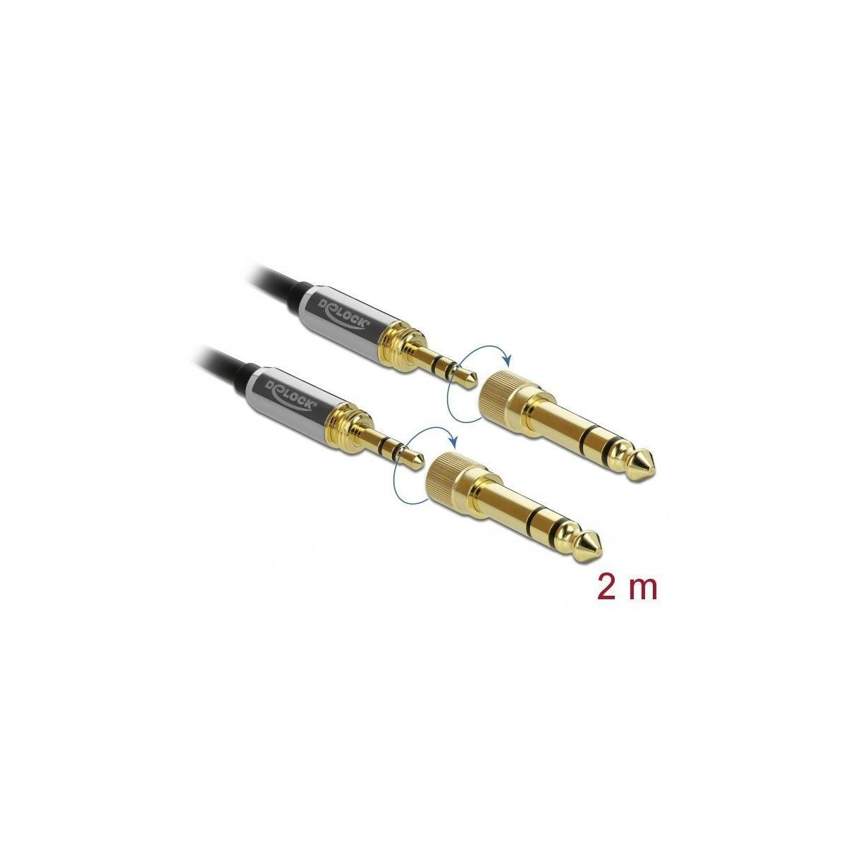 Zwei schwarze und goldene Audiokabel mit Steckern.