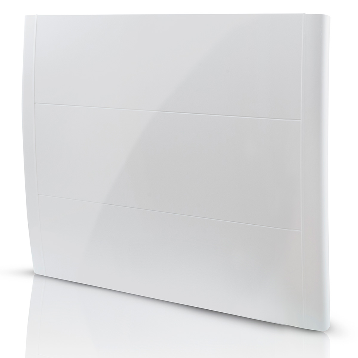 Calentador eléctrico blanco montado en la pared, con líneas horizontales.