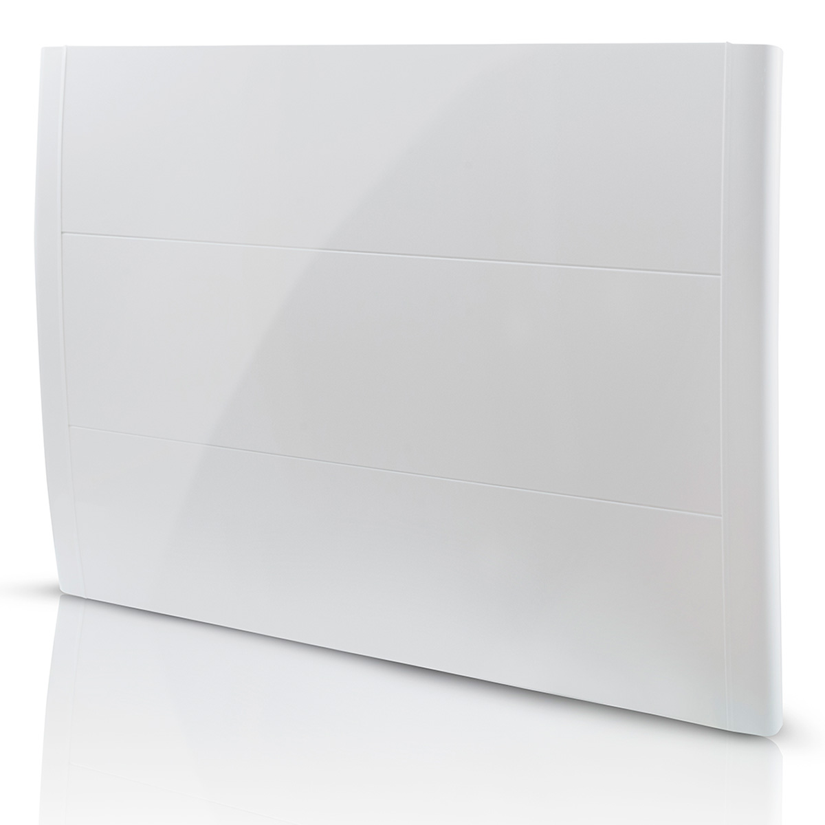 Calentador de pared blanco con líneas horizontales, sobre fondo blanco.