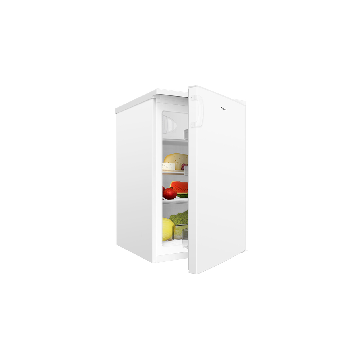 Weißer Kühlschrank mit offener Tür. Im Inneren befinden sich Obst und Gemüse. Weißer Hintergrund.